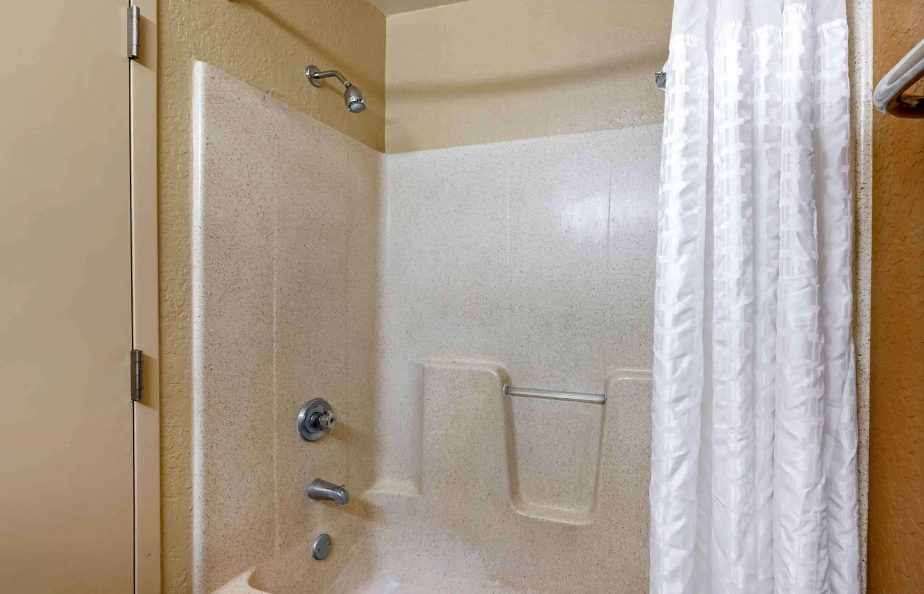 Bathroom in Extended Stay America Select Suites - Jacksonville - Lenoir Avenue East
