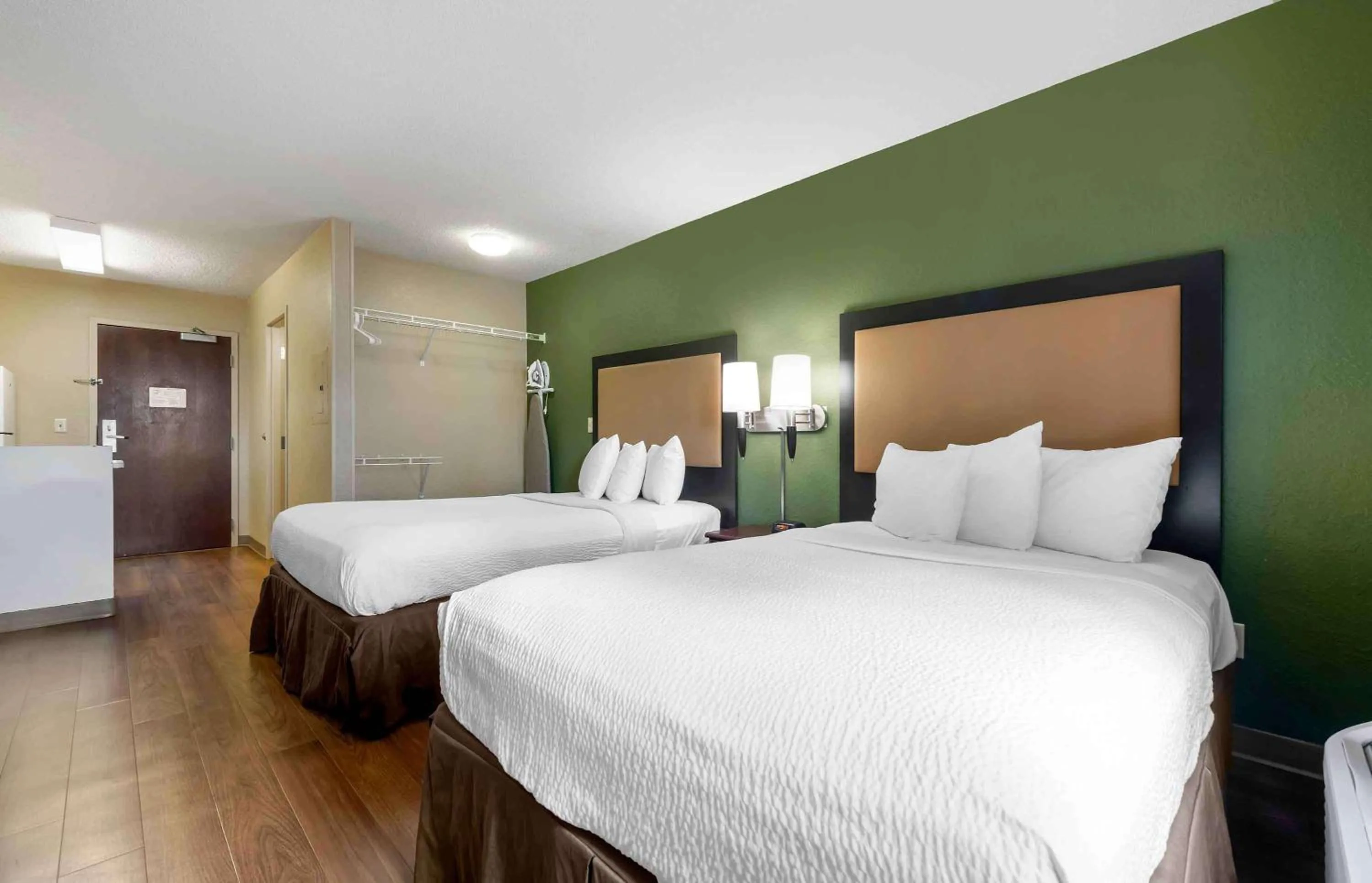 Bedroom, Bed in Extended Stay America Select Suites - Jacksonville - Lenoir Avenue East
