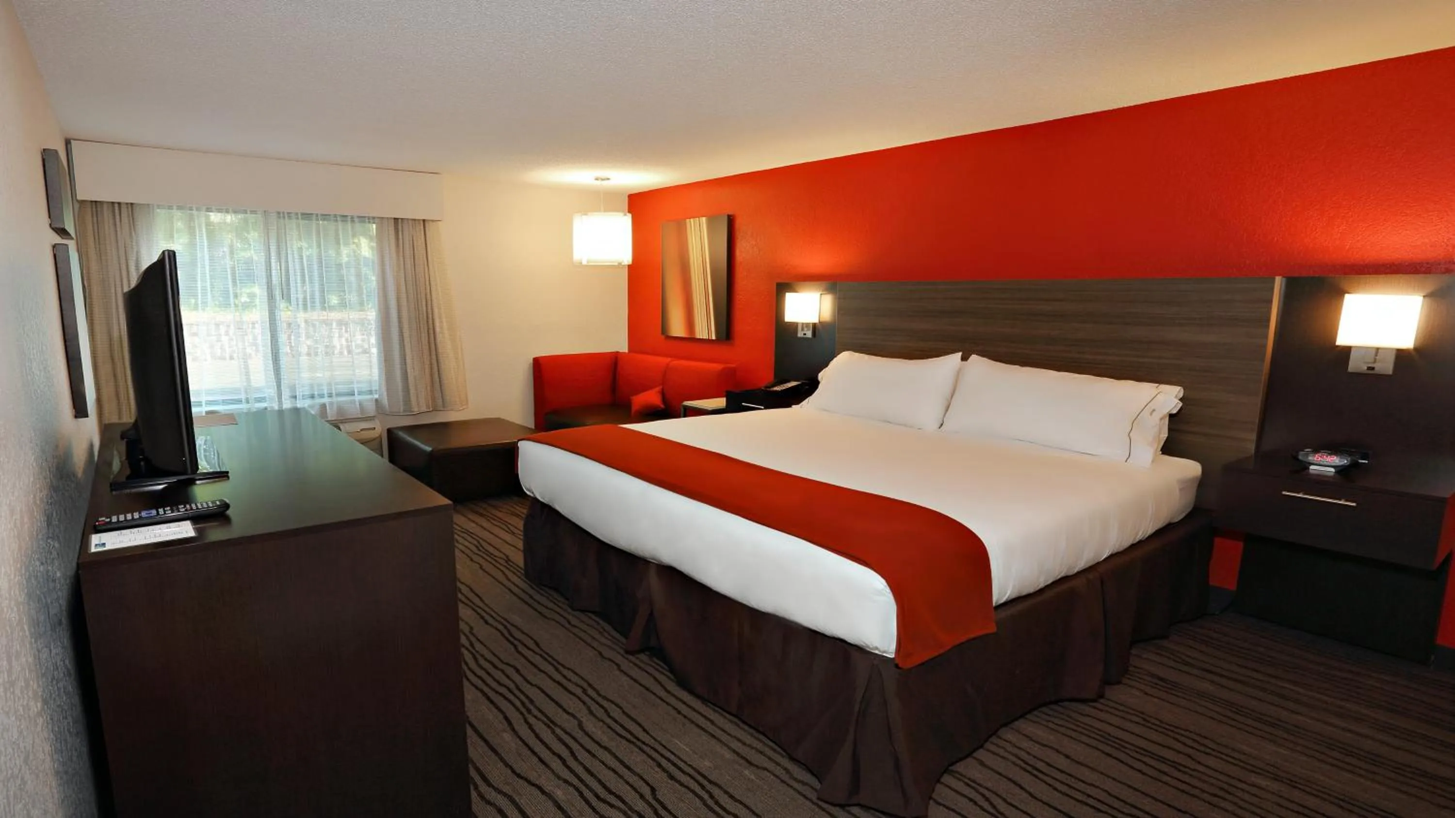 Photo of the whole room, Bed in Holiday Inn Express Brentwood-South Cool Springs by IHG