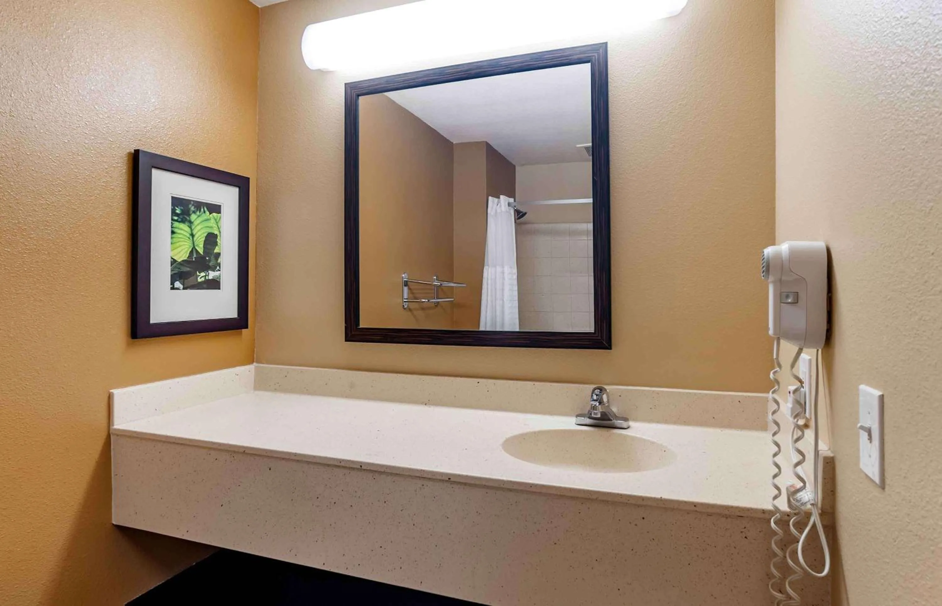 Bathroom in Extended Stay America Suites - Los Angeles - Monrovia