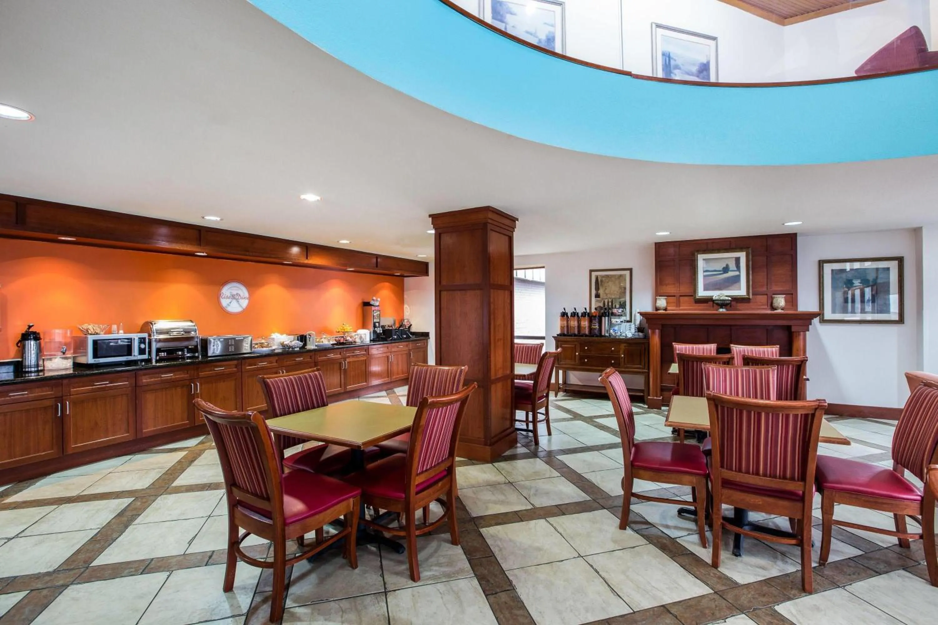 Lobby or reception in Howard Johnson by Wyndham Evansville East