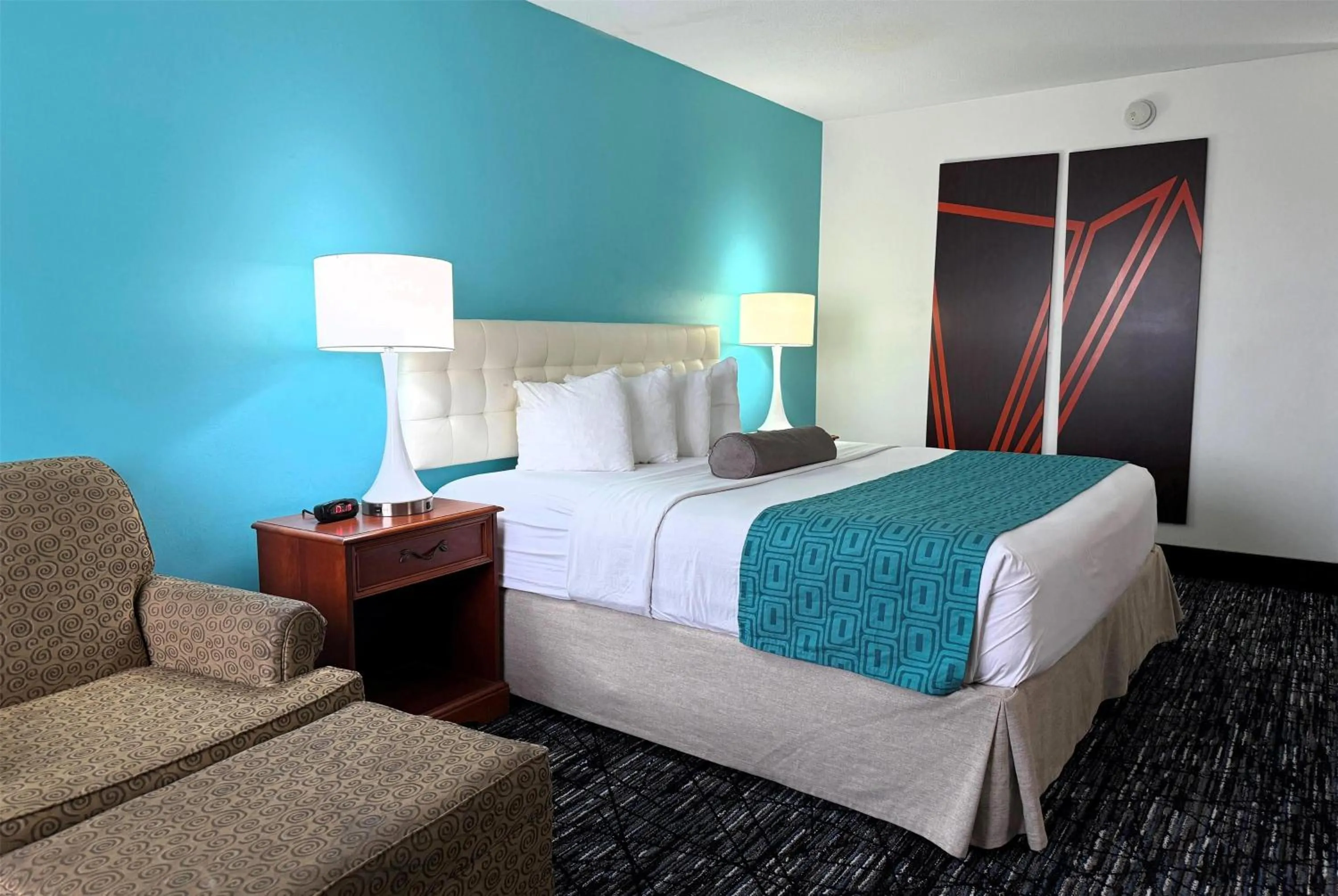 Photo of the whole room, Bed in Howard Johnson by Wyndham Evansville East