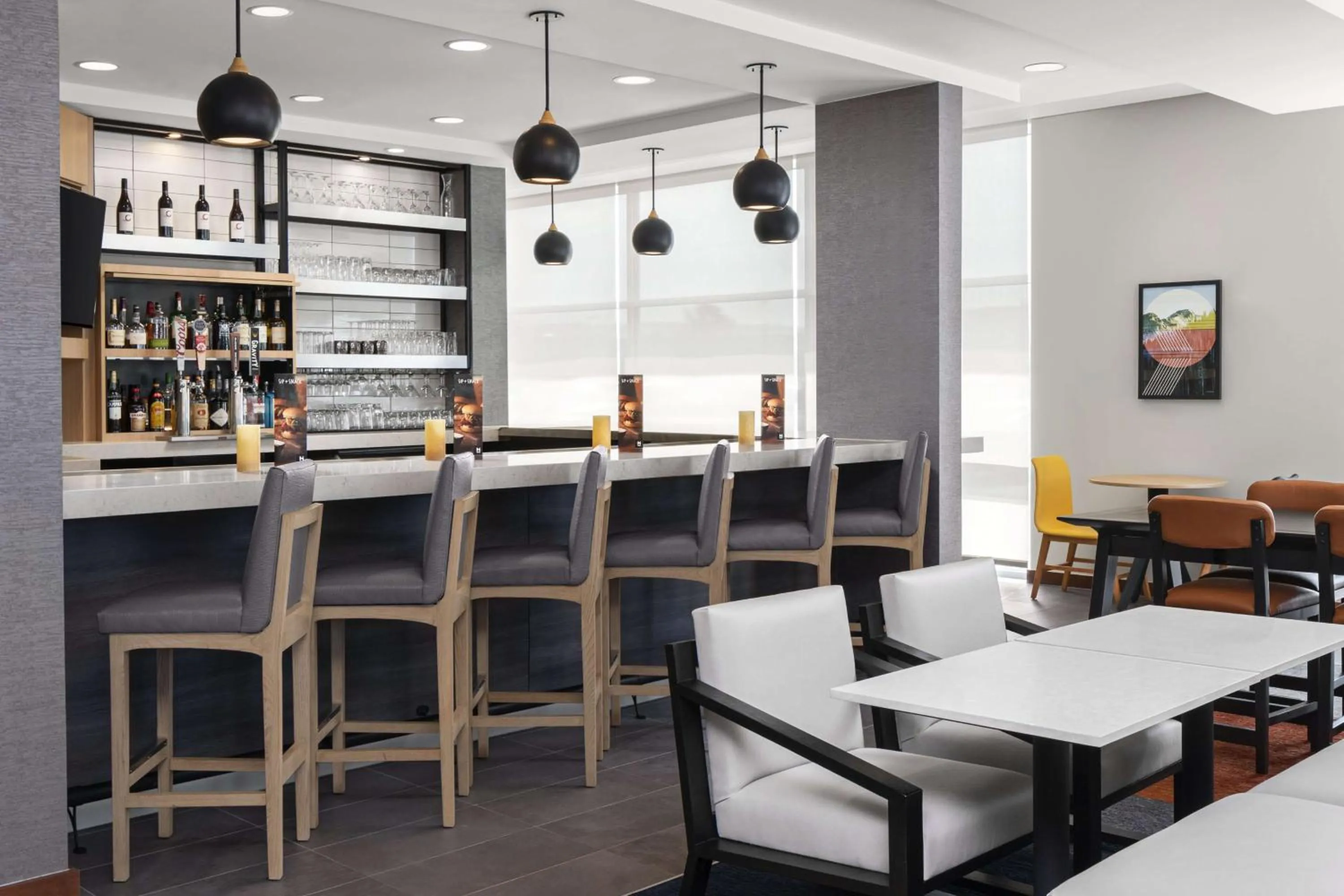 Lounge or bar in Hyatt House Boulder/Broomfield