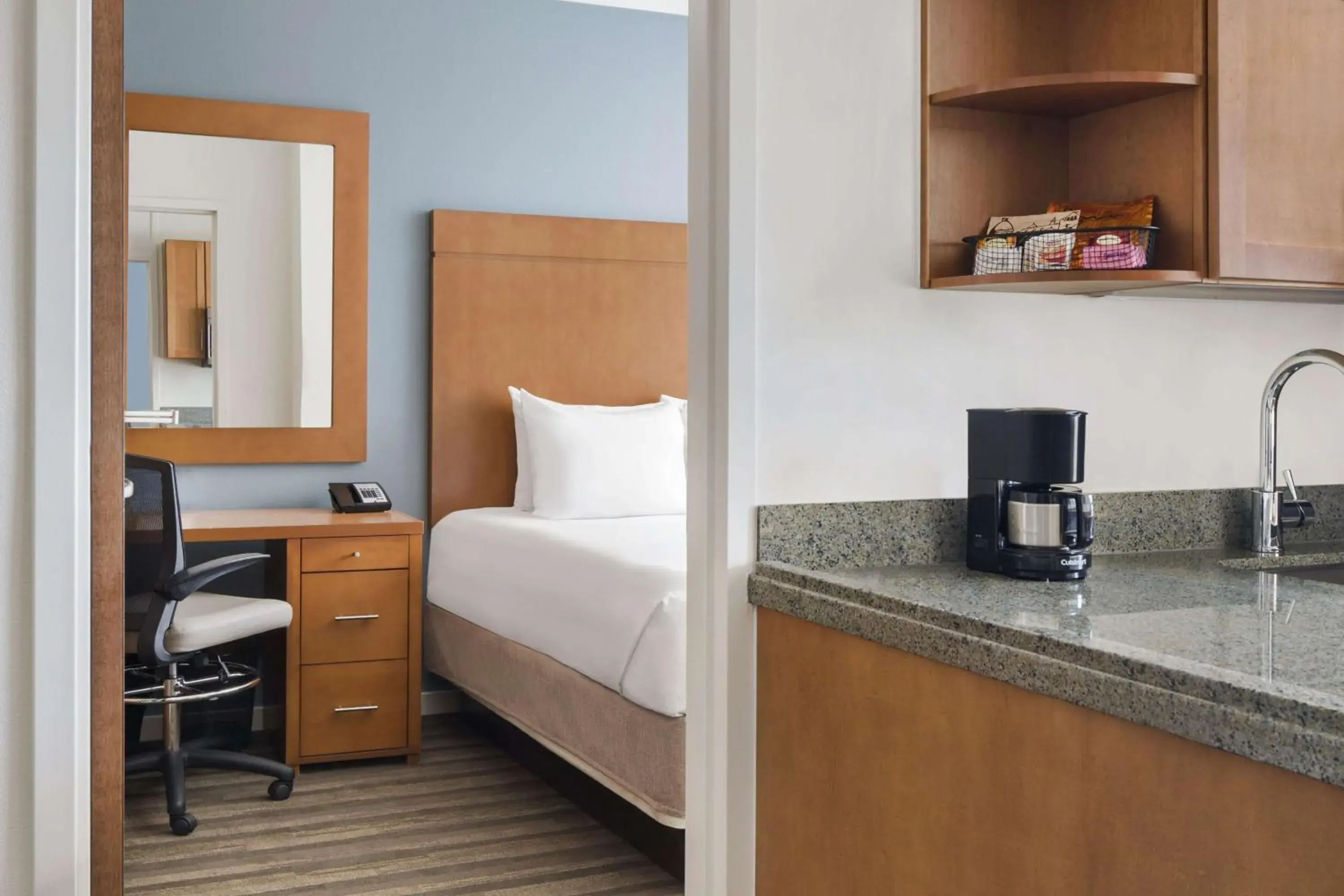 Photo of the whole room, Bed in Hyatt House Boulder/Broomfield Photo of the whole room, Bed in Hyatt House Boulder/Broomfield