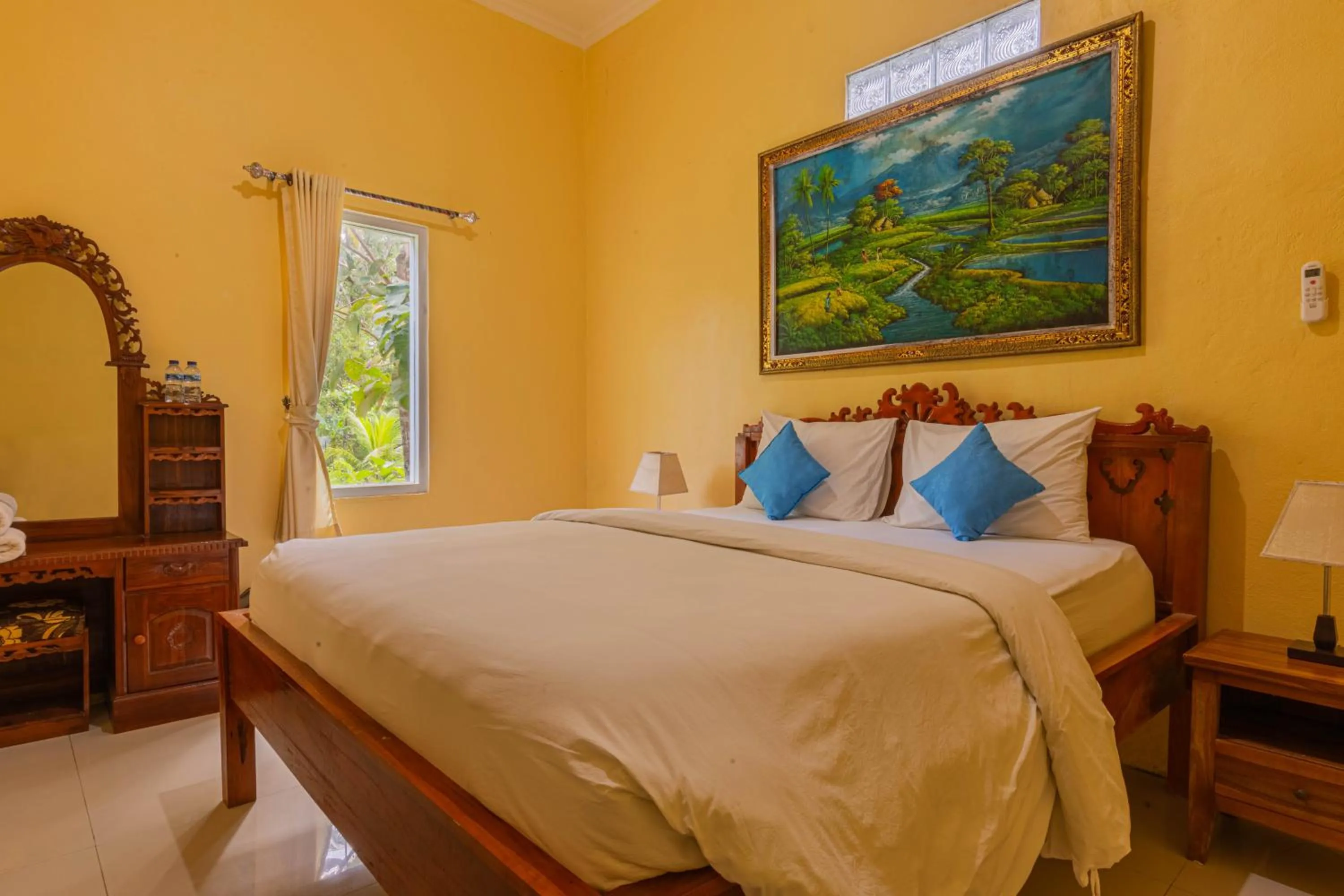 Bed in Sukawati Inn at Crystal Bay