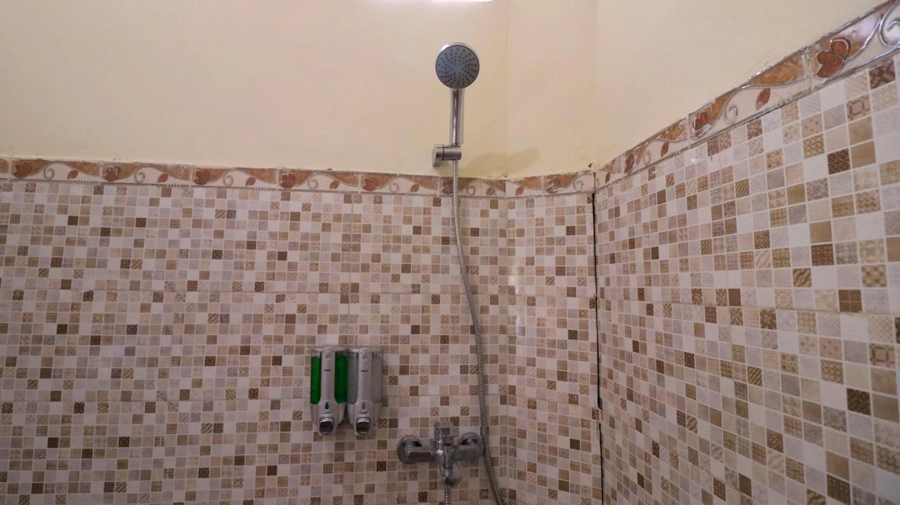 Shower in Sukawati Inn at Crystal Bay