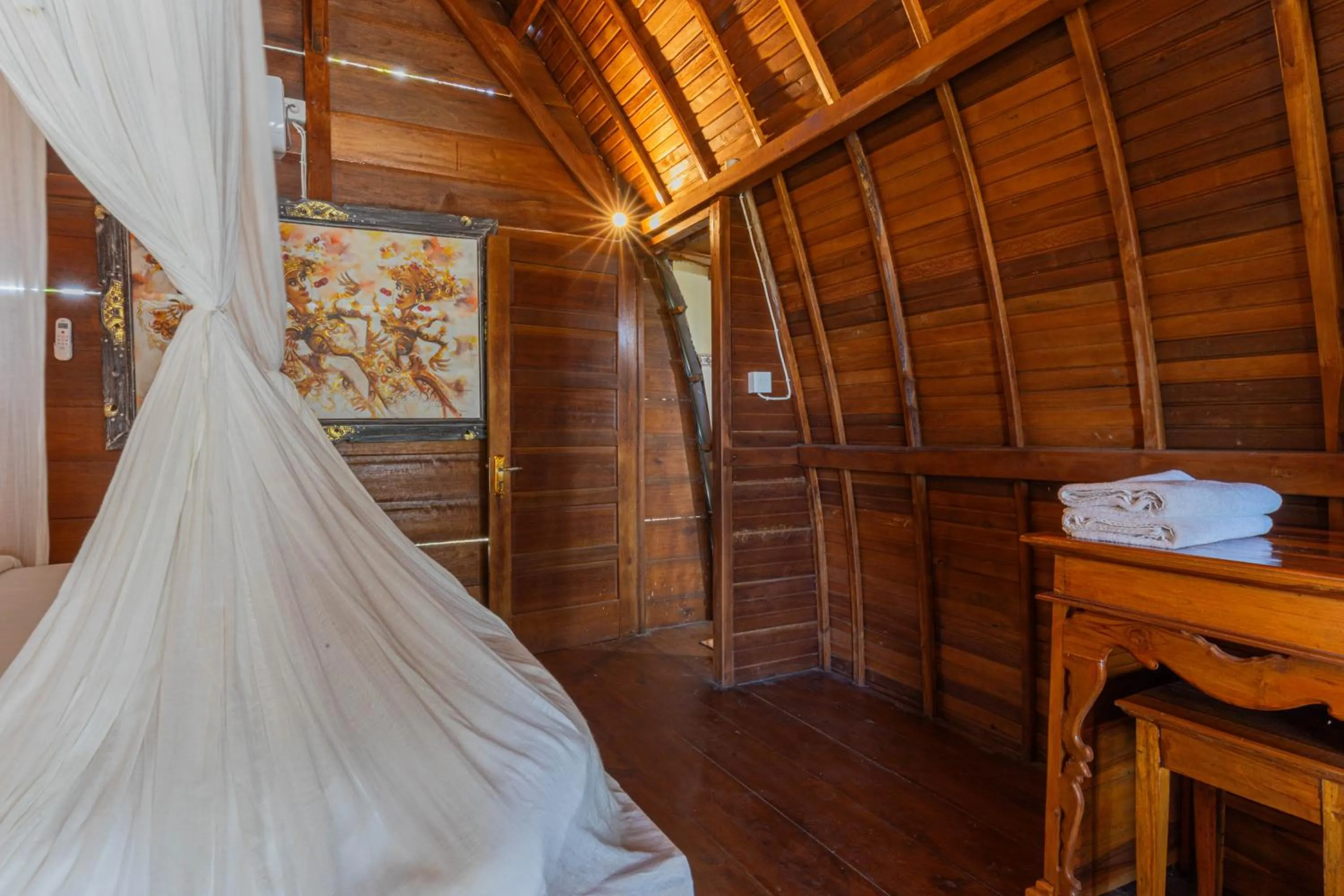Photo of the whole room, Bed in Sukawati Inn at Crystal Bay