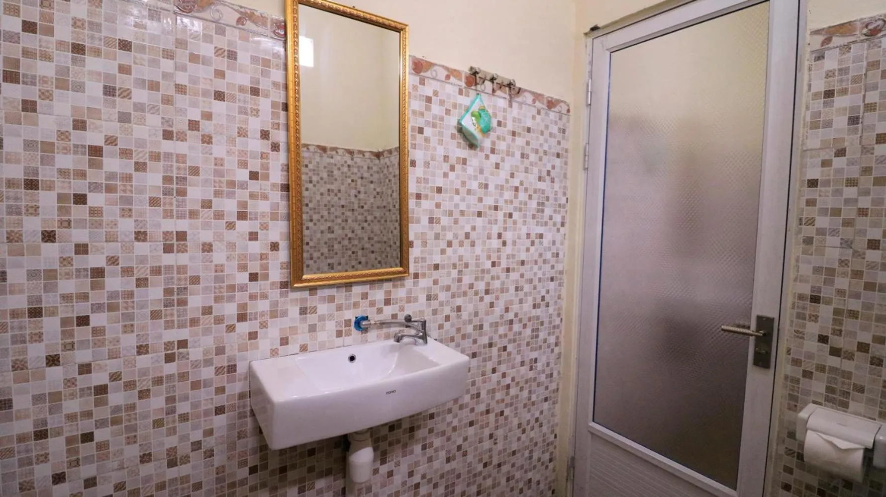 Toilet in Sukawati Inn at Crystal Bay