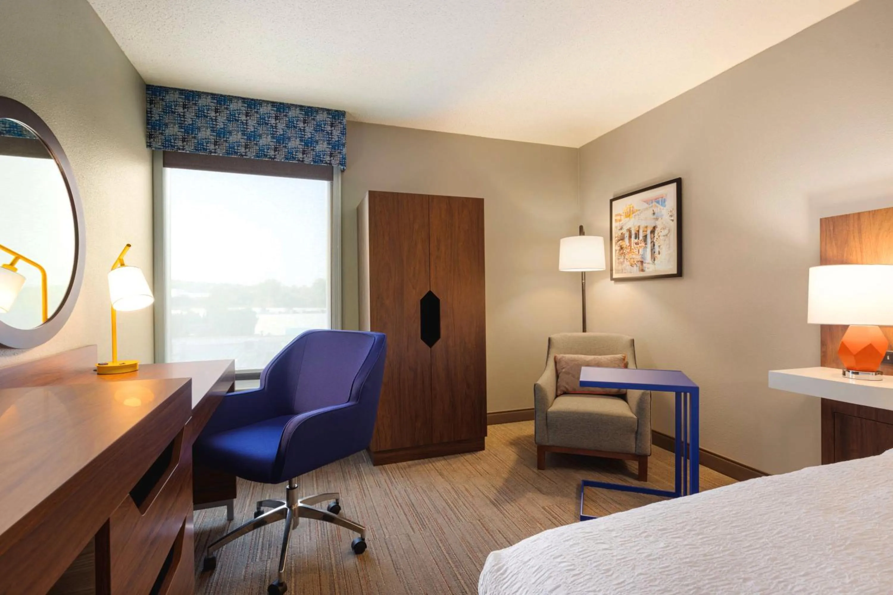 Living room, Bed in Hampton Inn Charlottesville