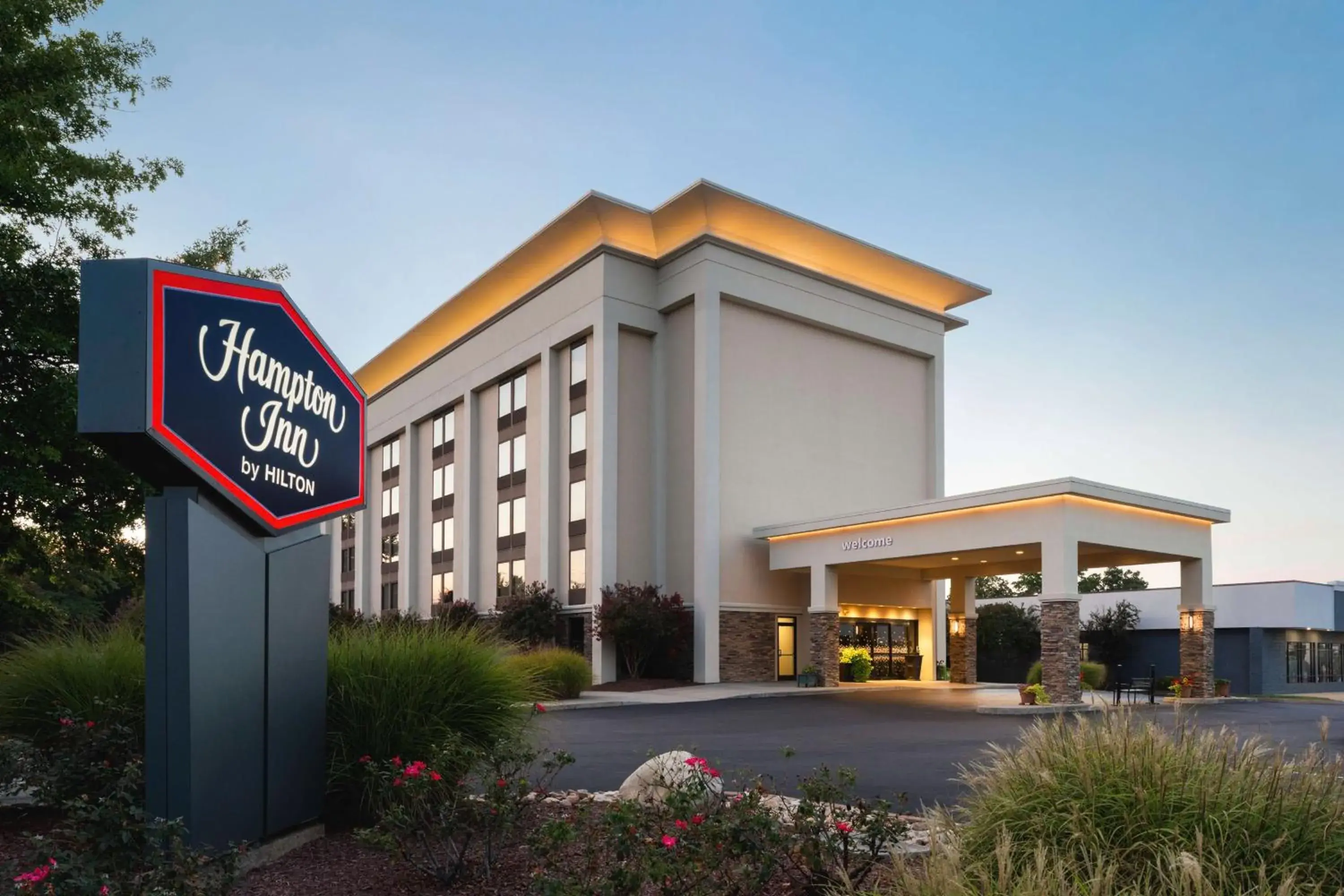 Property building in Hampton Inn Charlottesville Property building in Hampton Inn Charlottesville