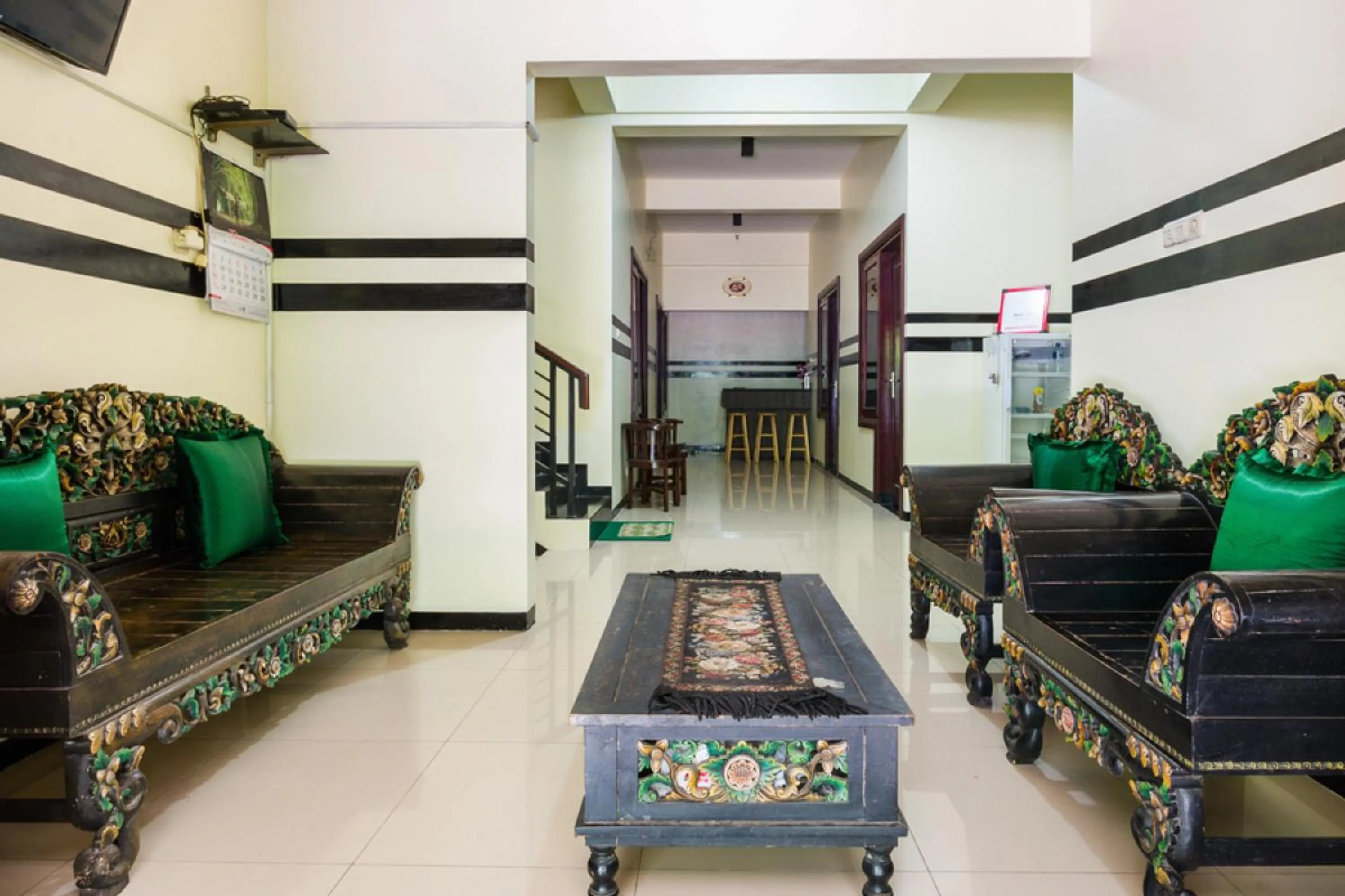 Seating area in RedDoorz Syariah @ Ketintang Surabaya