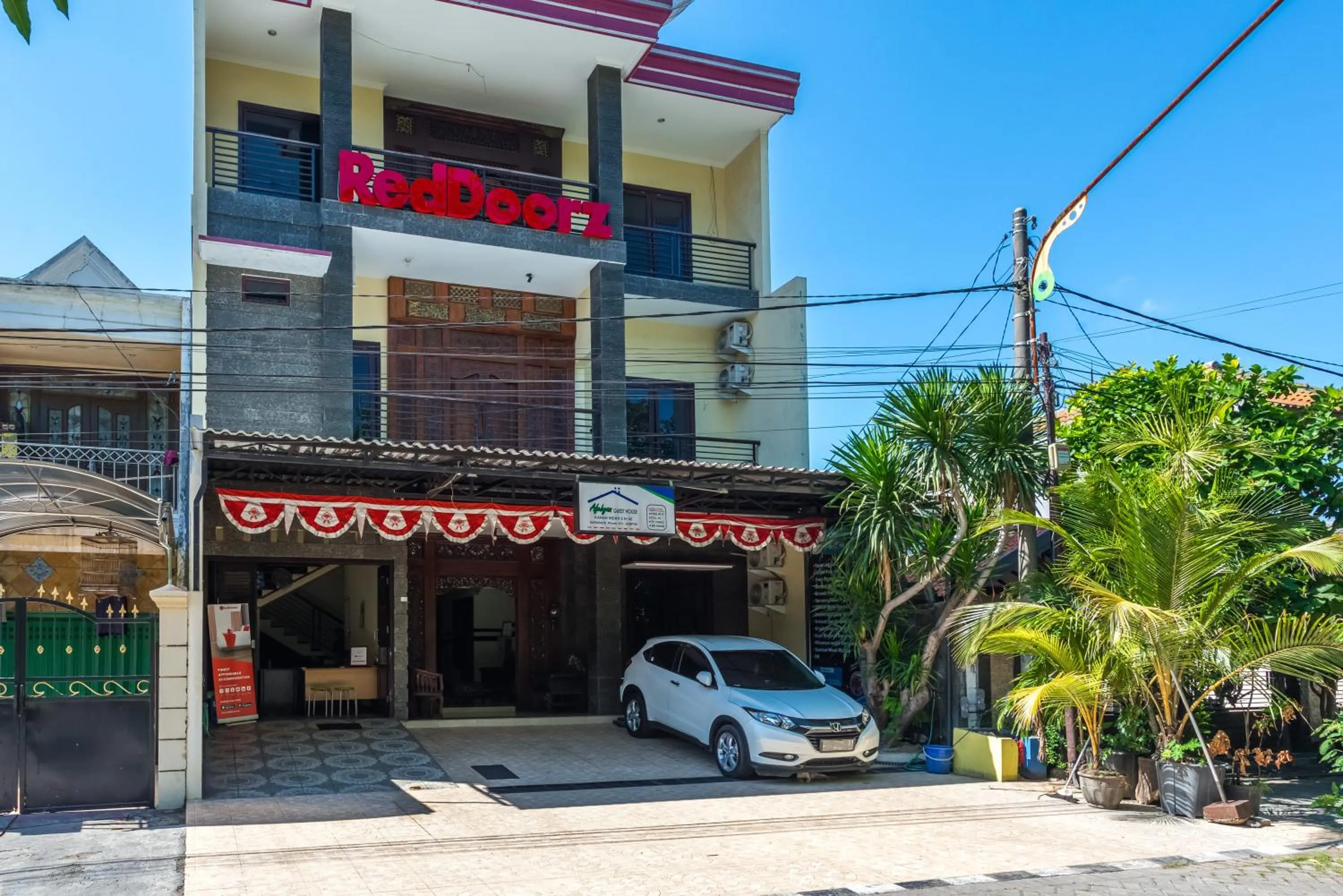 Property building in RedDoorz Syariah @ Ketintang Surabaya