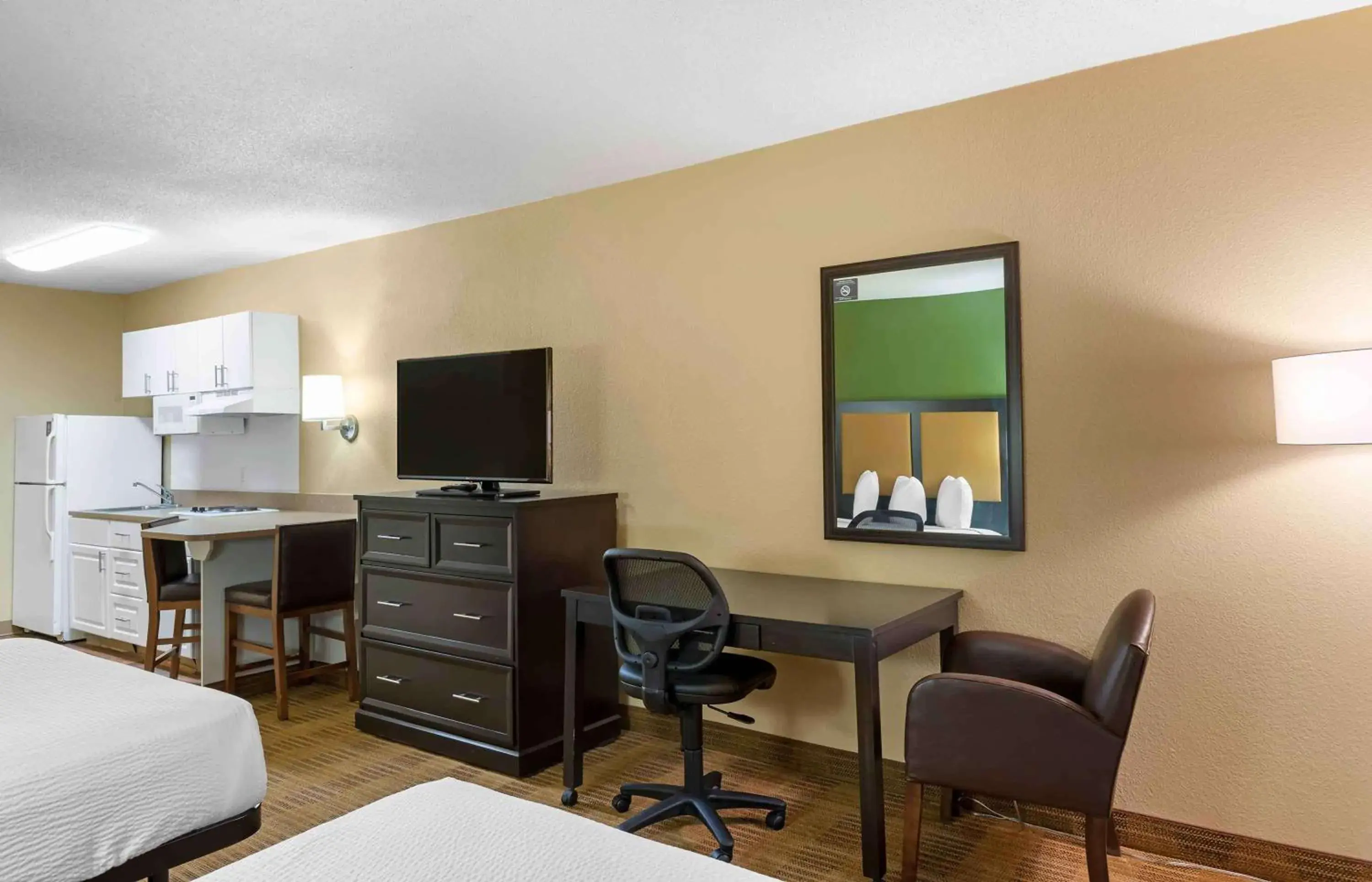 Bedroom in Extended Stay America Suites - North Chesterfield - Arboretum Bedroom in Extended Stay America Suites - North Chesterfield - Arboretum