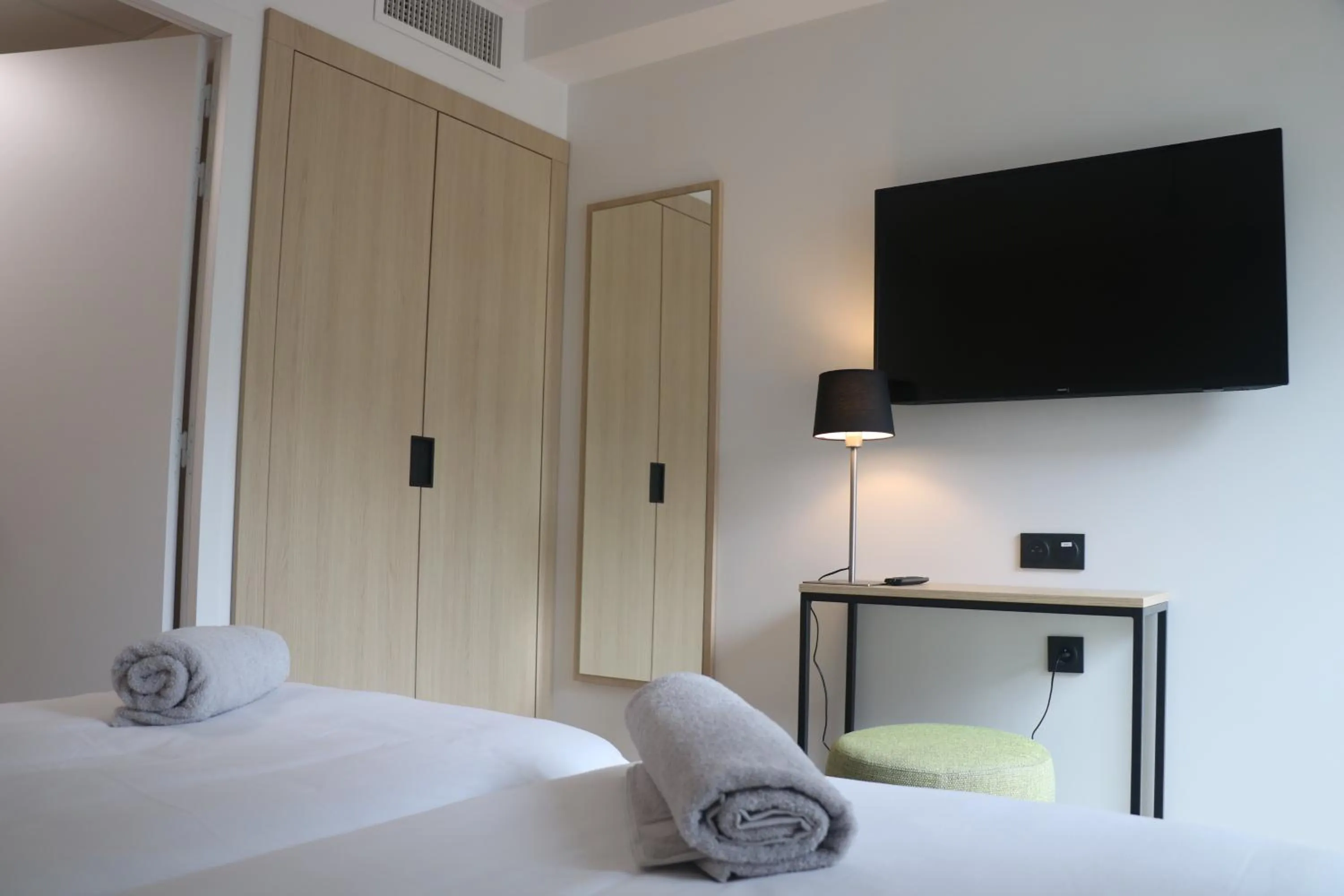 Photo of the whole room, Bed in Abalys Hotel