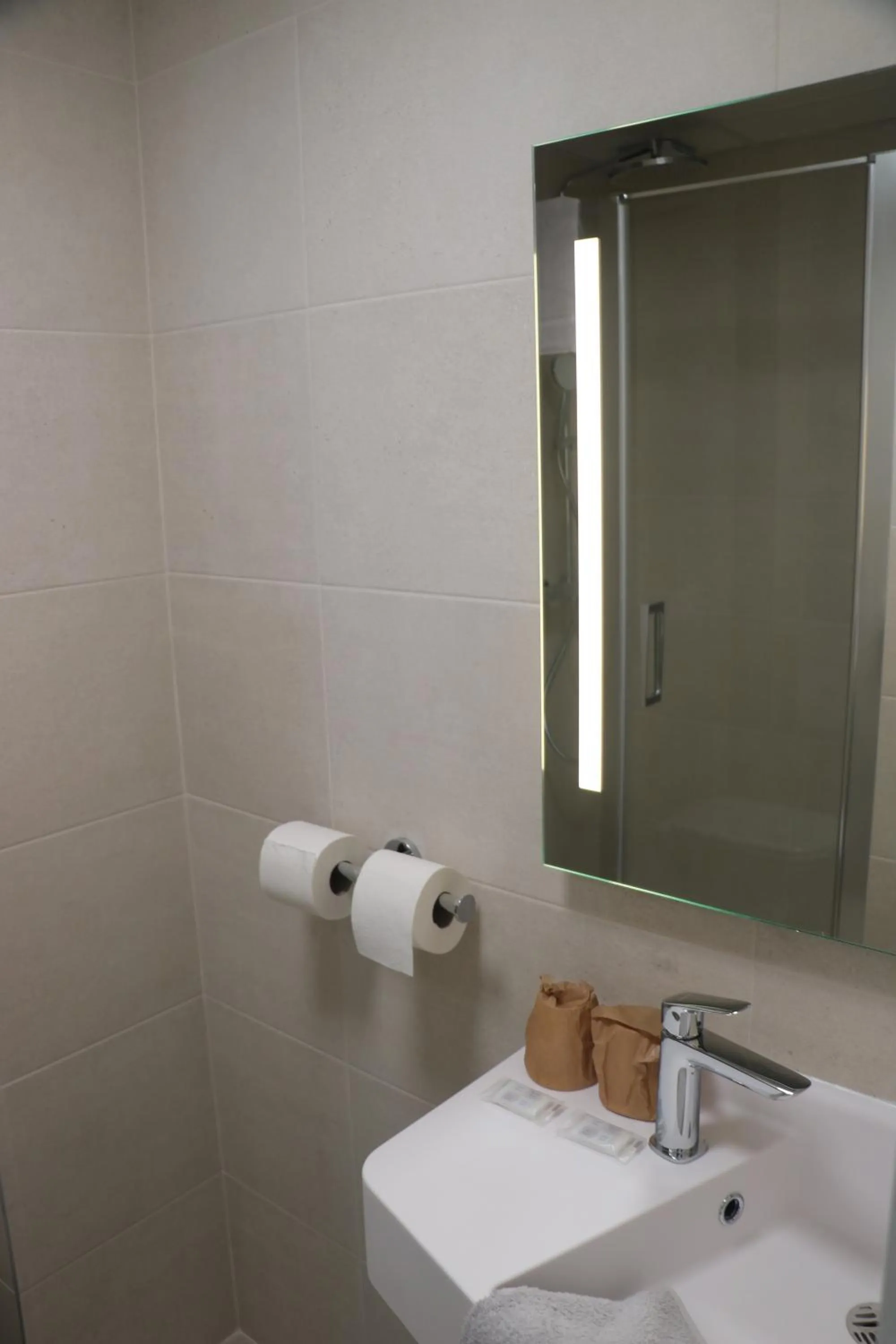 Bathroom in Abalys Hotel