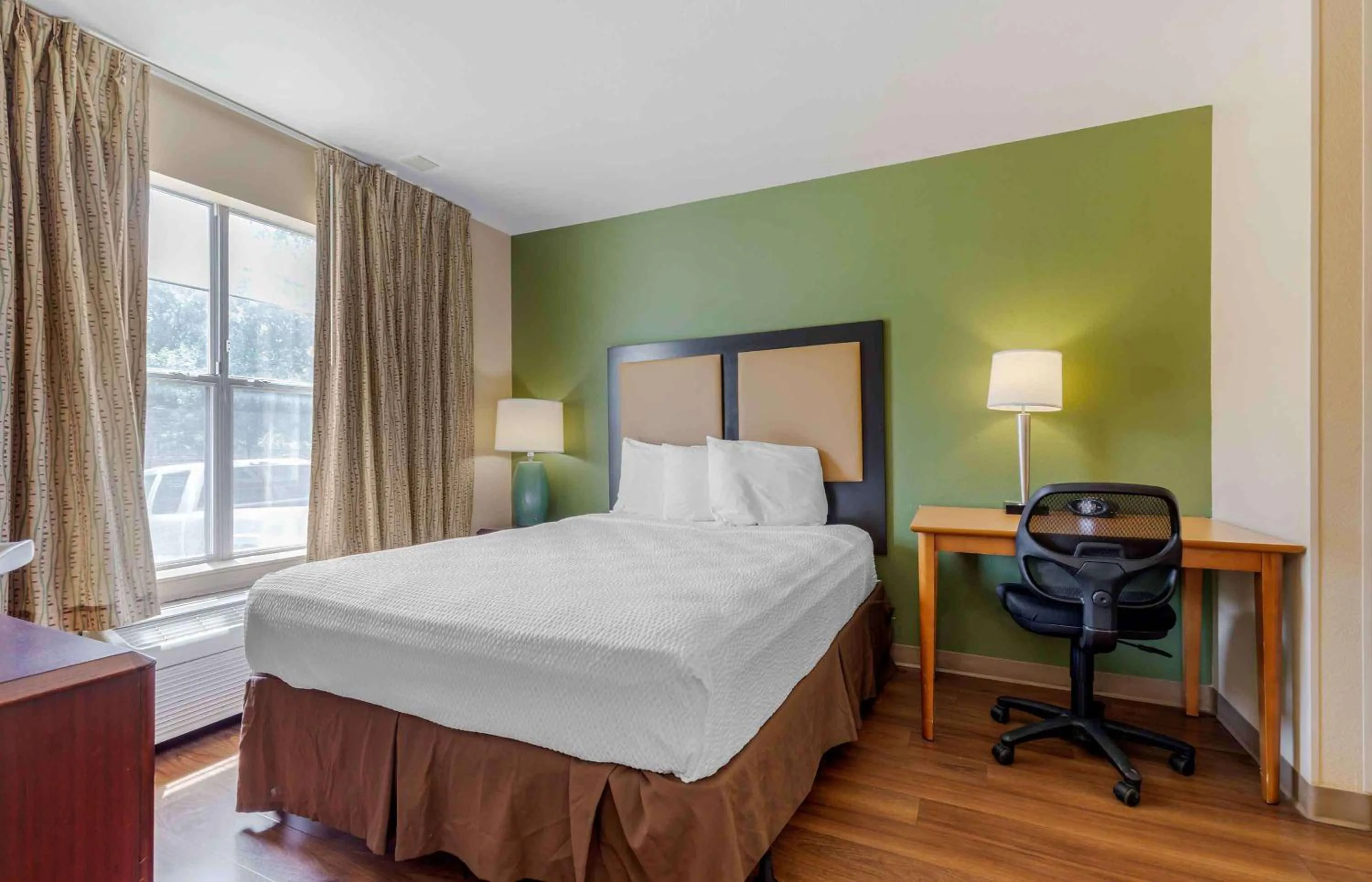 Bedroom, Bed in Extended Stay America Suites - Dallas - Plano