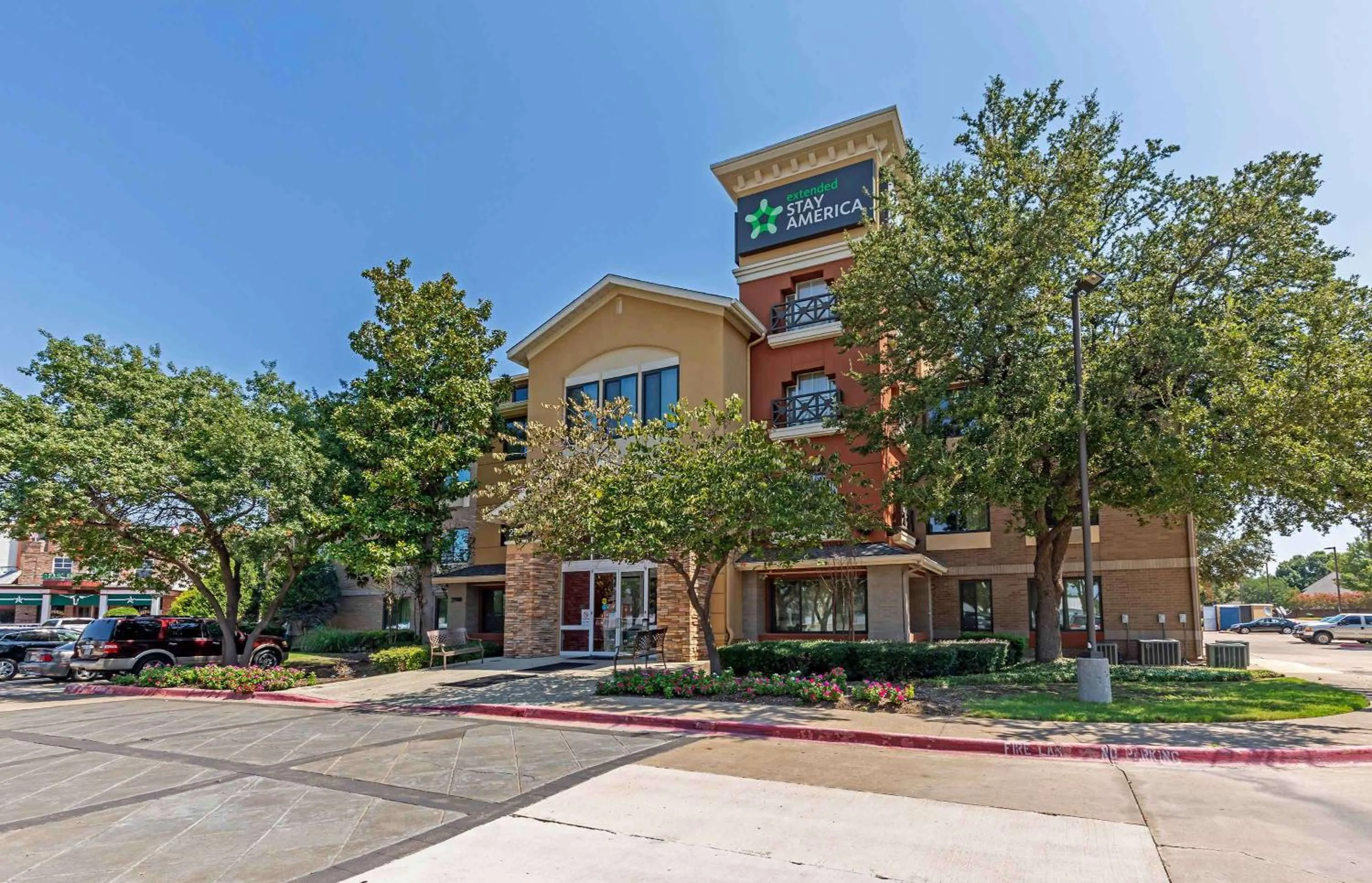 Property building in Extended Stay America Suites - Dallas - Plano