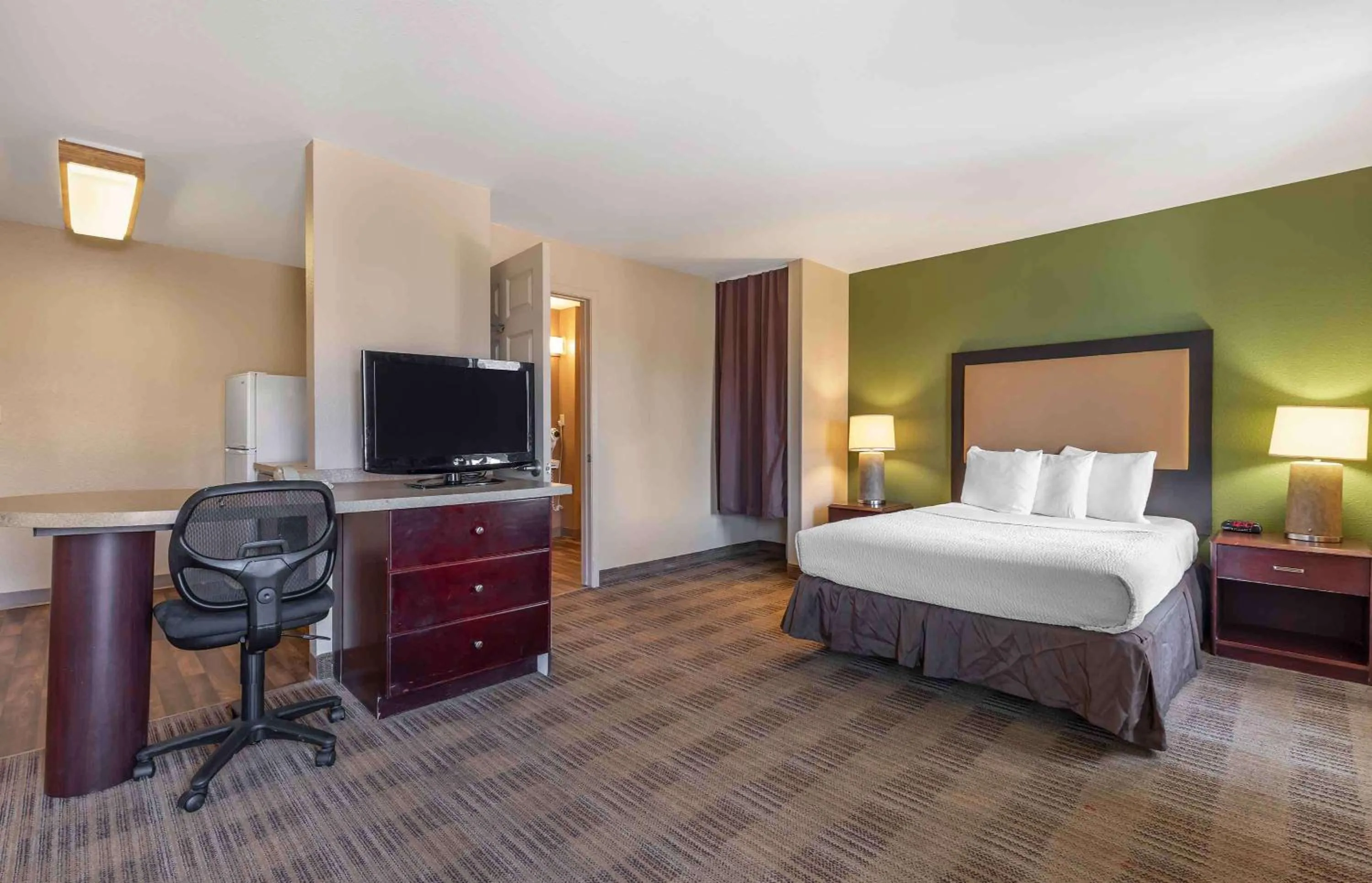 Bedroom, Bed in Extended Stay America Suites - Dallas - Plano