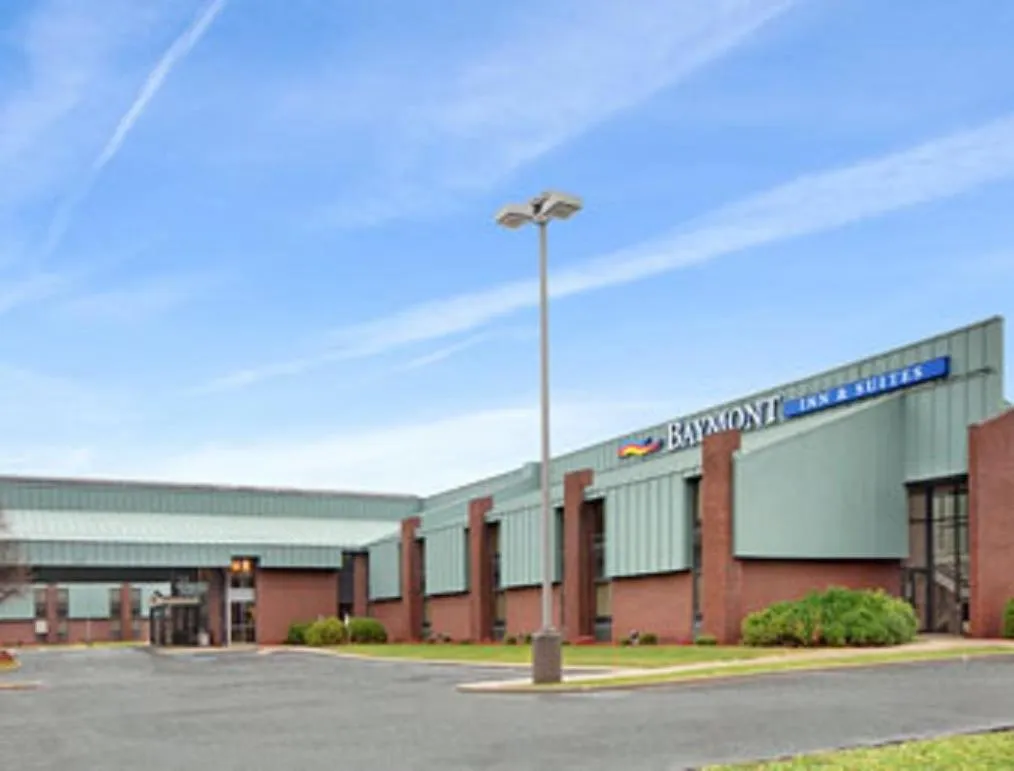 Facade/entrance in Baymont by Wyndham Elkhart