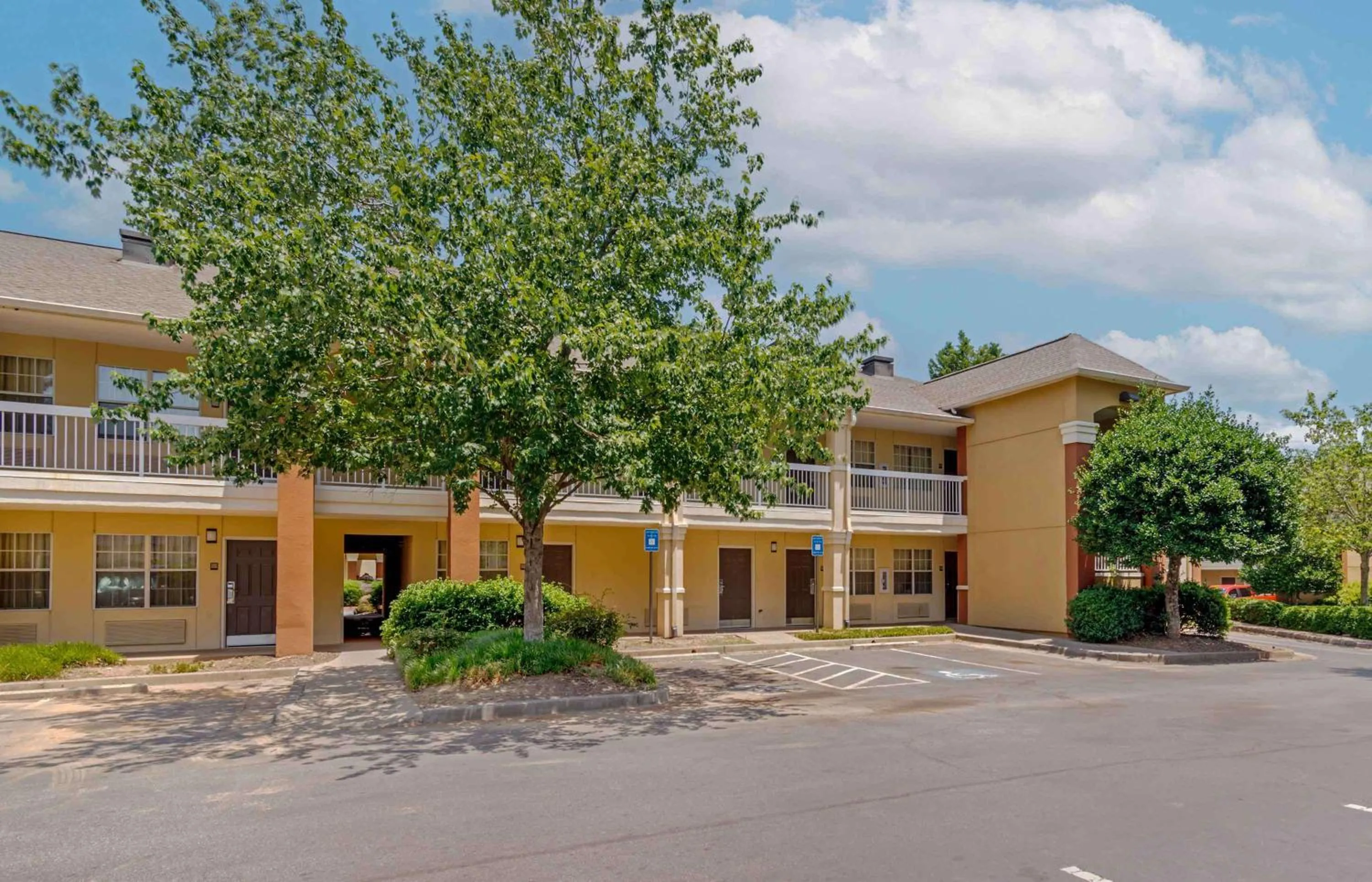 Property building in Extended Stay America Select Suites - Atlanta - Cumberland Mall