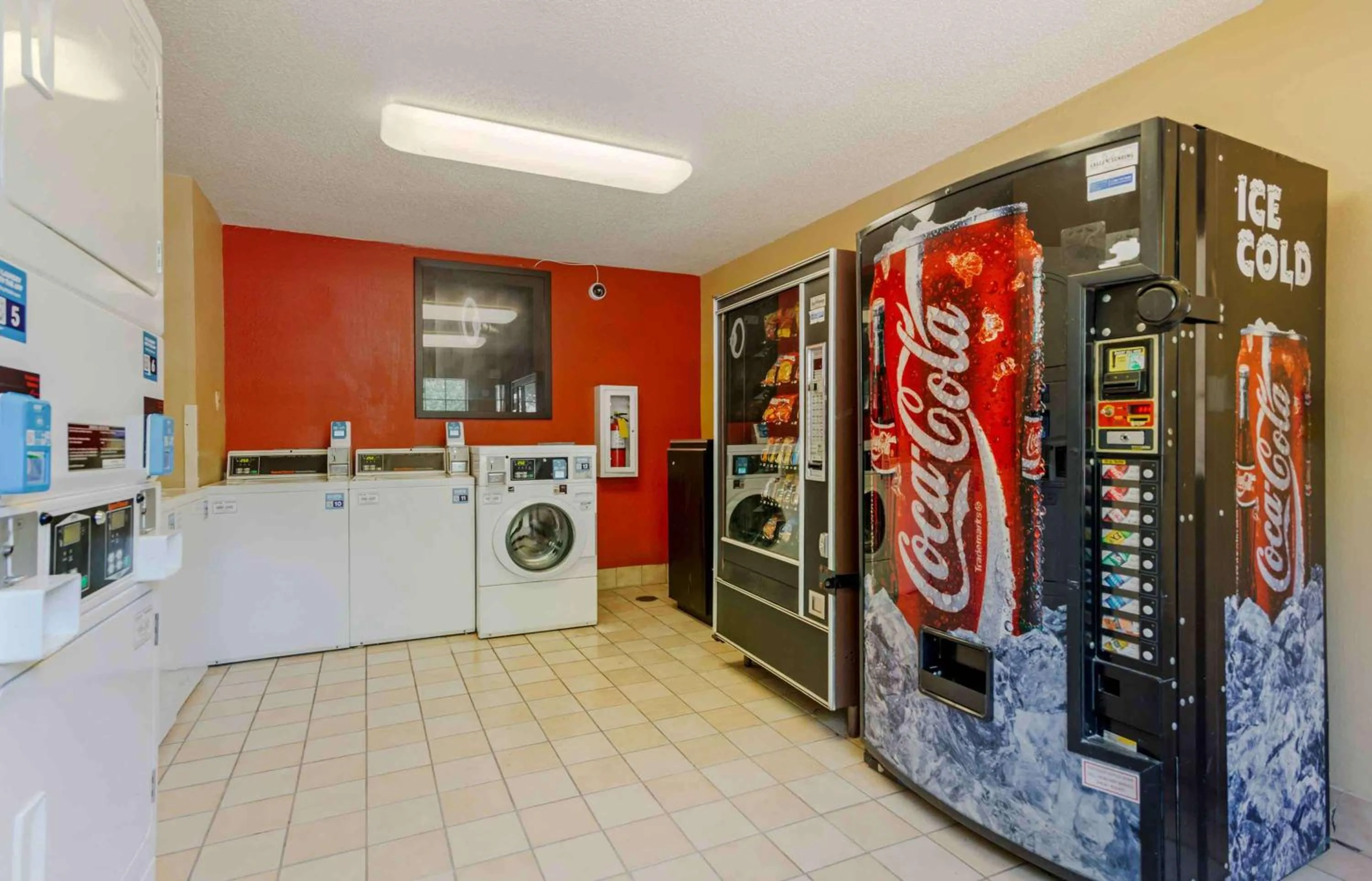 Property building in Extended Stay America Select Suites - Atlanta - Cumberland Mall