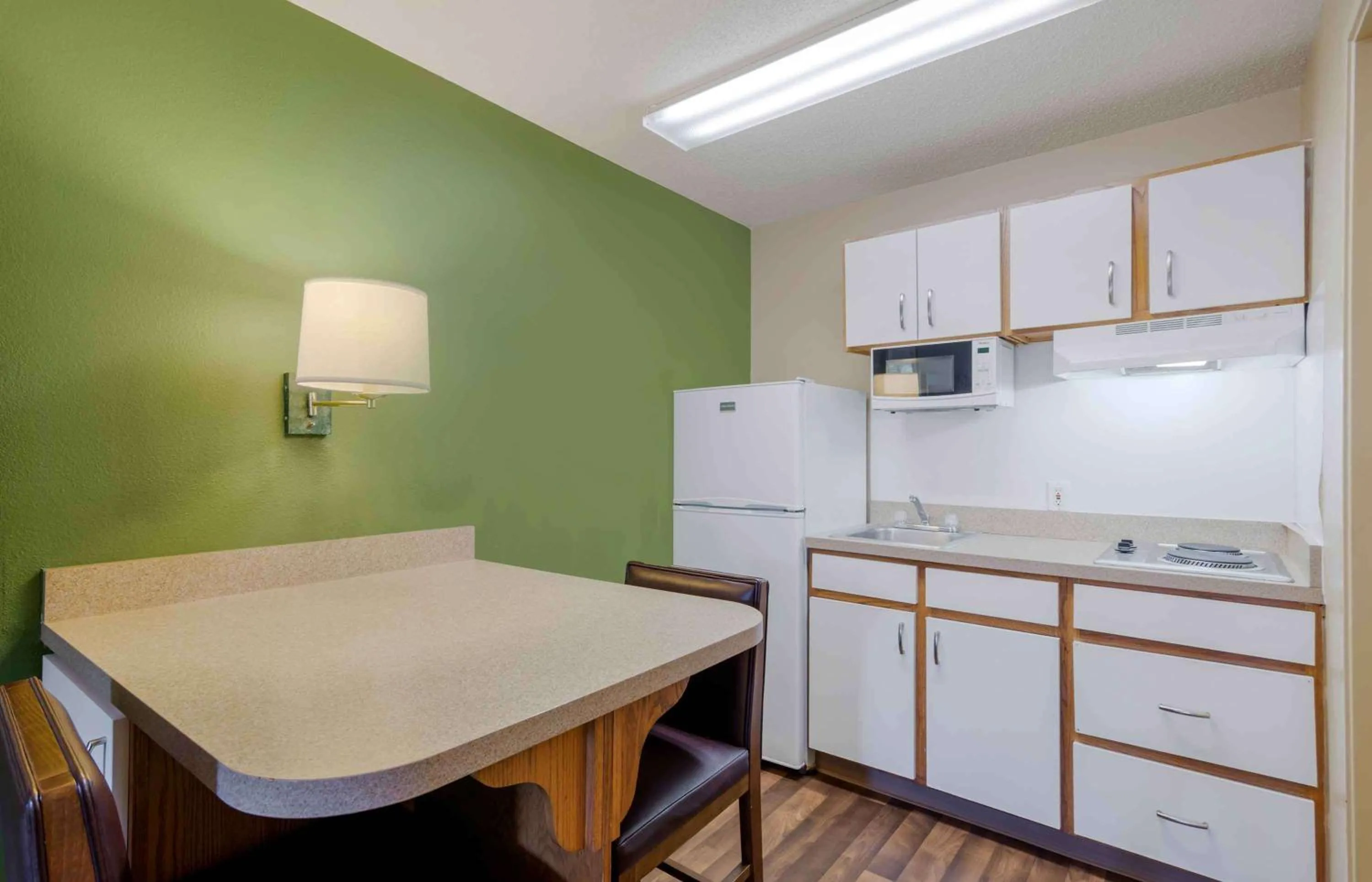 Kitchen or kitchenette in Extended Stay America Select Suites - Atlanta - Cumberland Mall