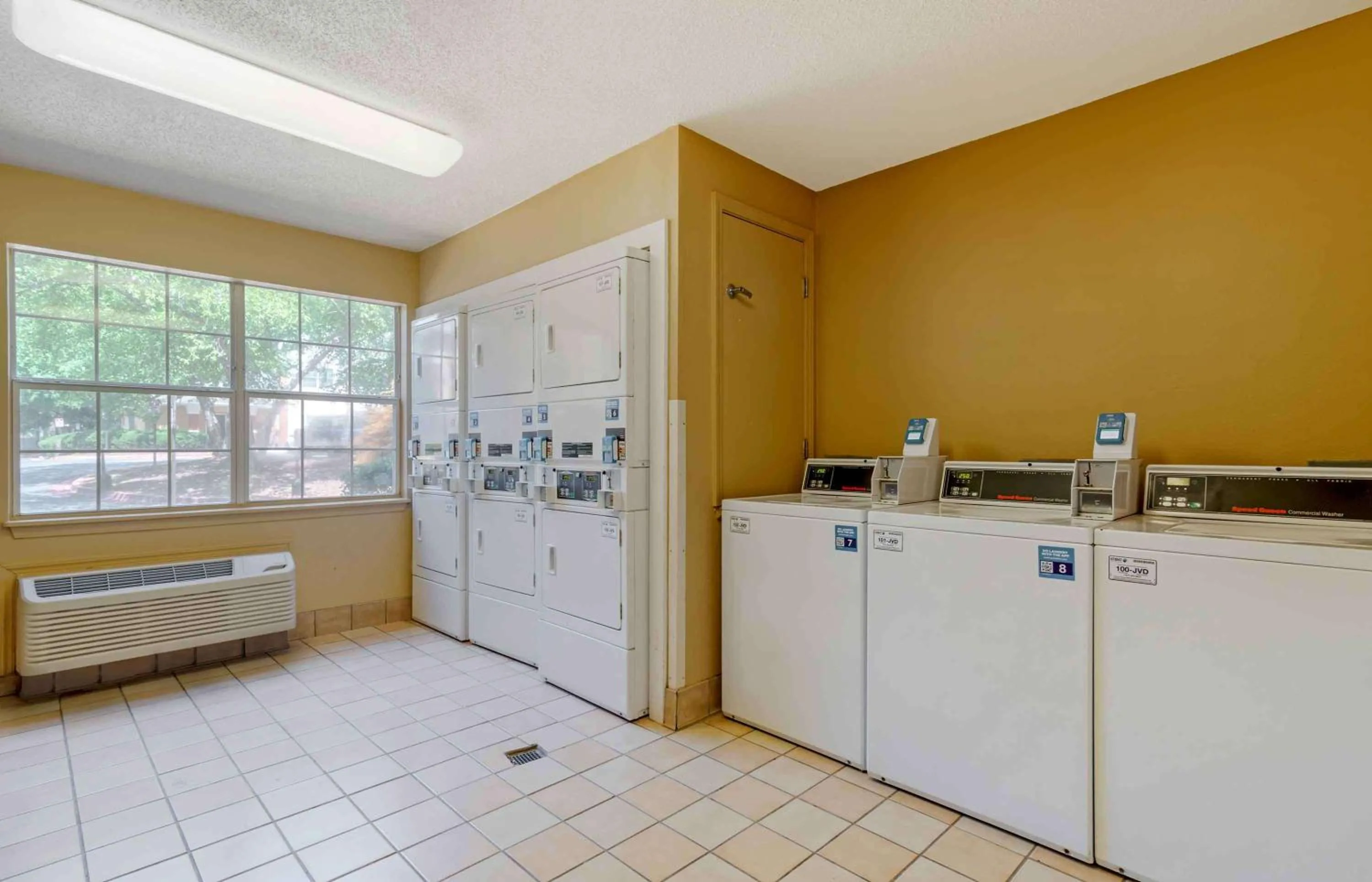 Property building in Extended Stay America Select Suites - Atlanta - Cumberland Mall