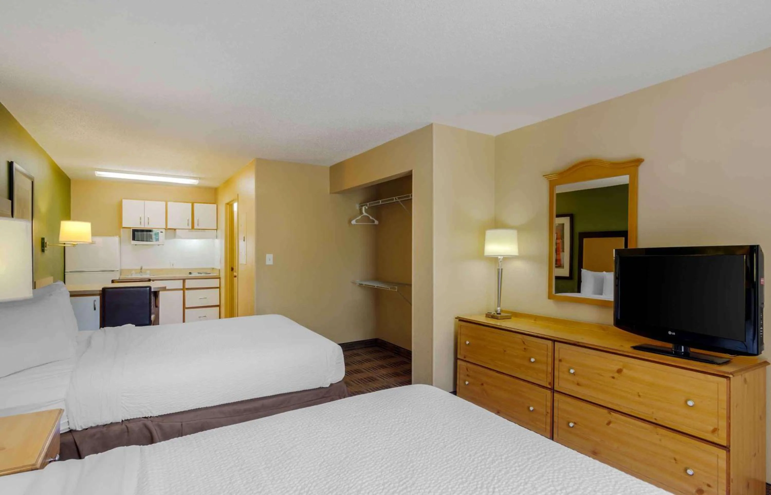 Bedroom, Bed in Extended Stay America Select Suites - Atlanta - Cumberland Mall