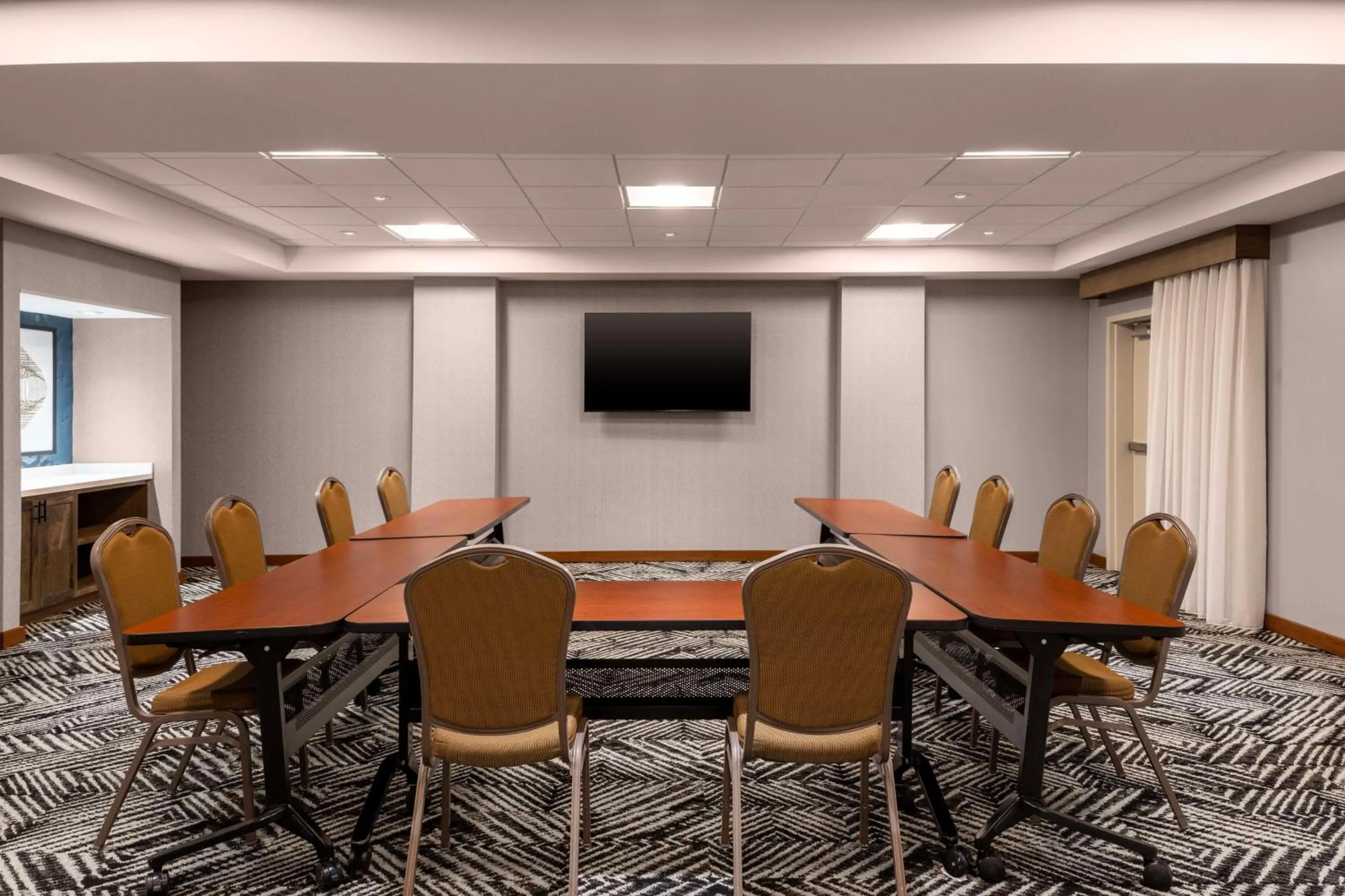 Meeting/conference room in Hyatt Place Chantilly Dulles Airport South