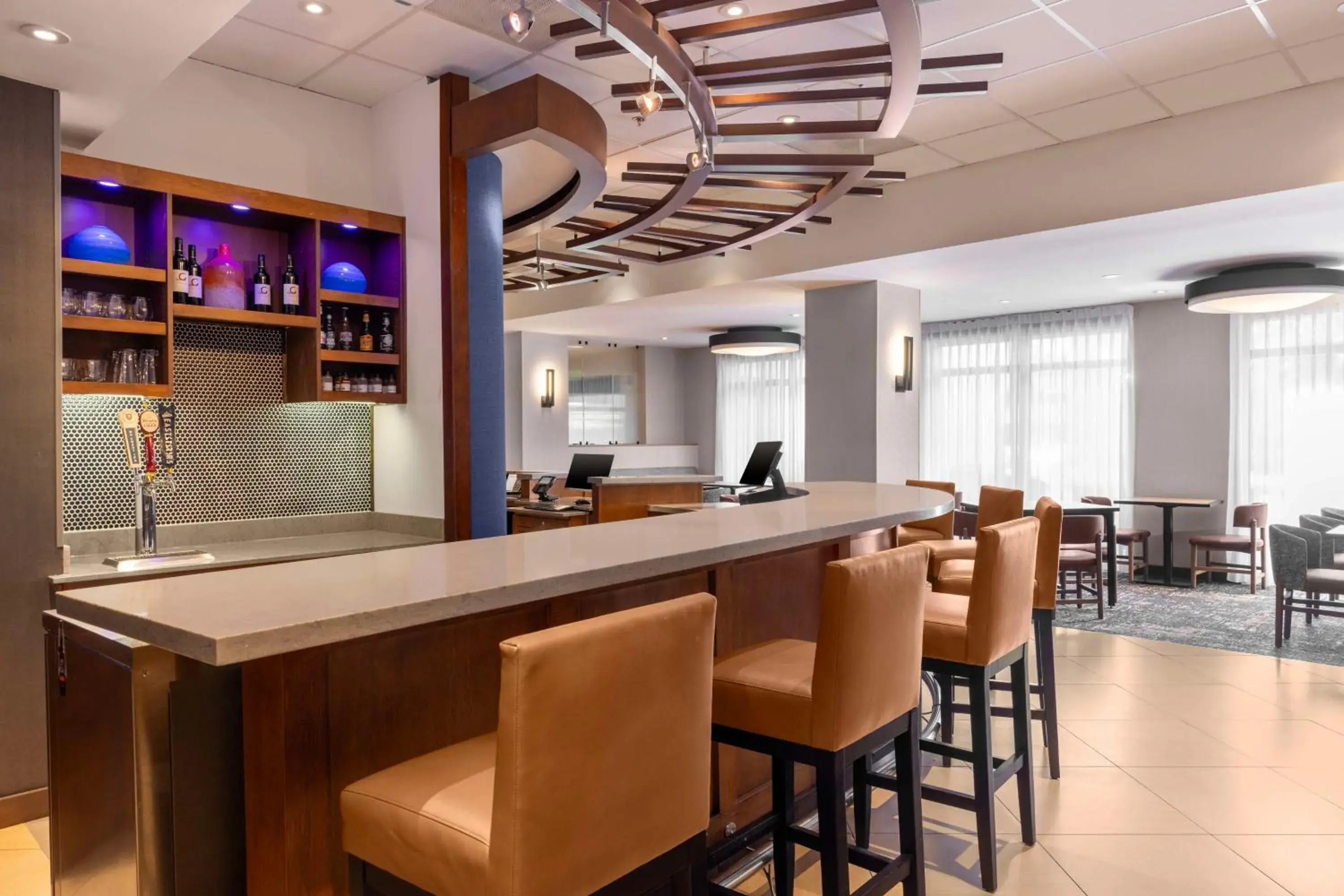 Lounge or bar in Hyatt Place Dallas North by the Galleria Lounge or bar in Hyatt Place Dallas North by the Galleria