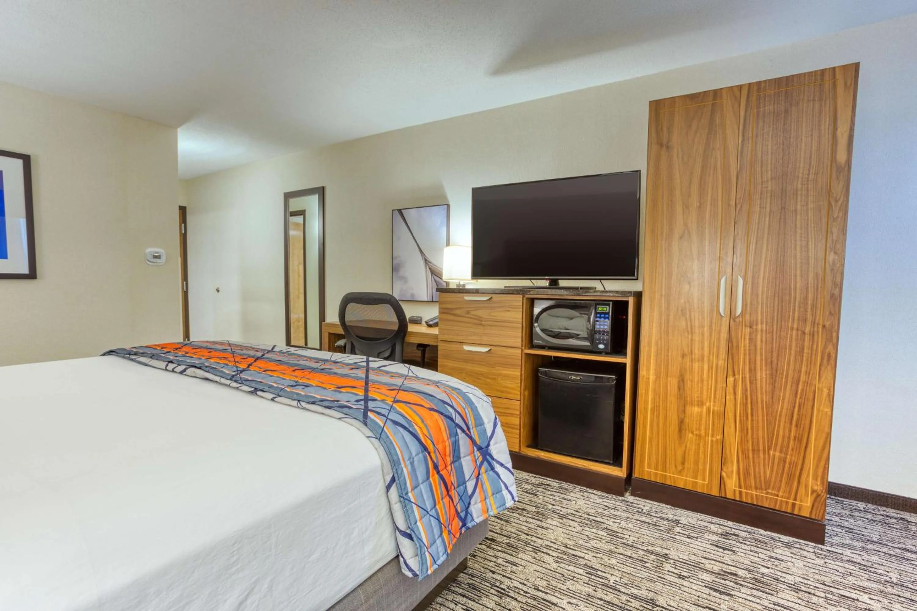 Bedroom, Bed in Drury Inn and Suites St Louis Collinsville