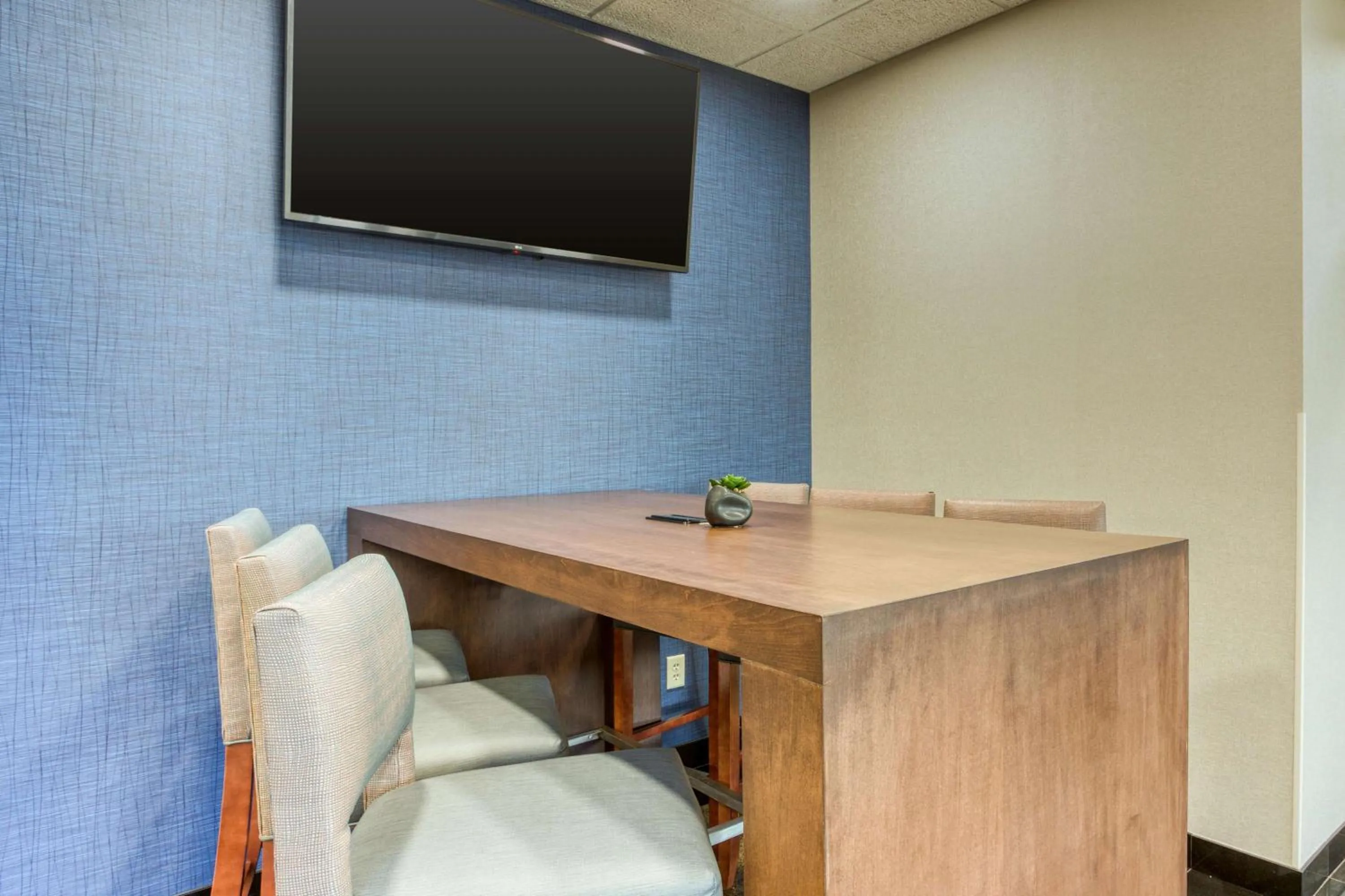 Breakfast in Drury Inn and Suites St Louis Collinsville