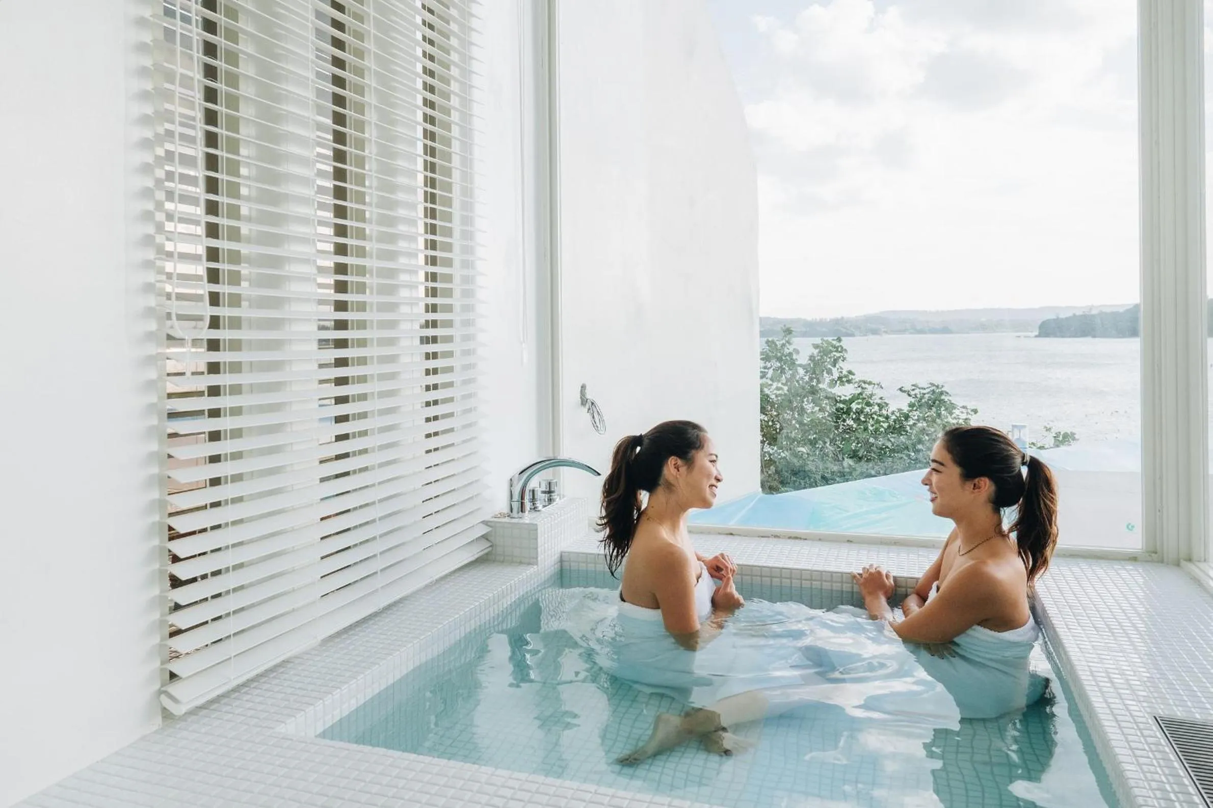 Hot Tub in Yuki Suite Kourijima