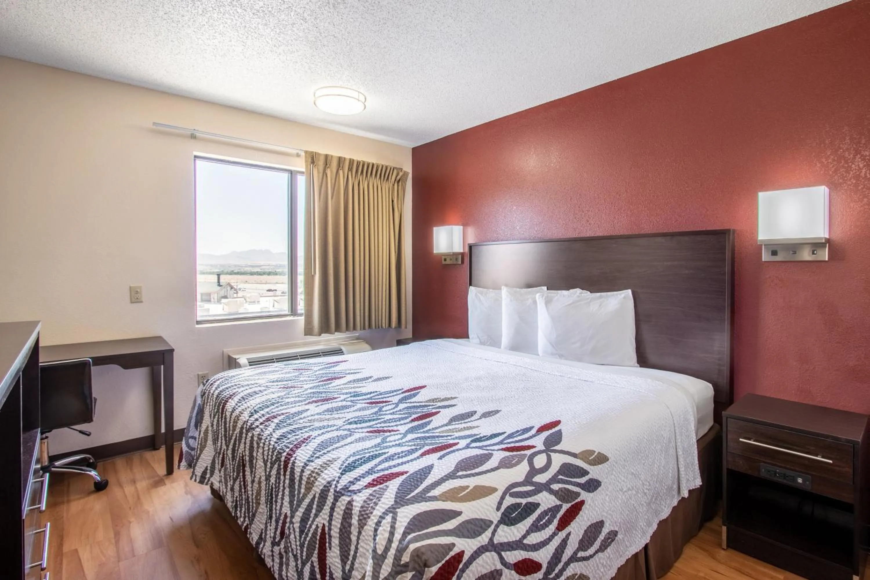 Photo of the whole room, Bed in Red Roof Inn El Paso West