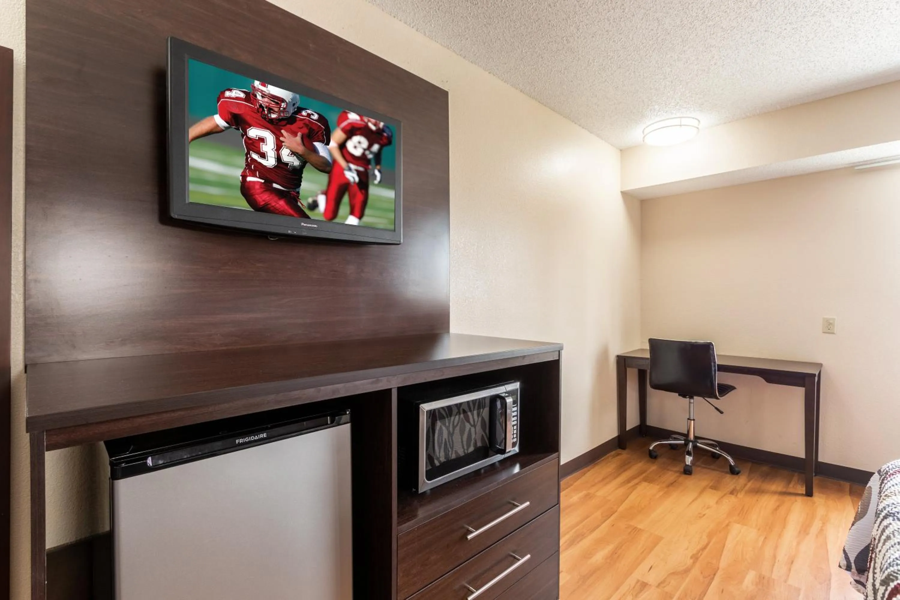 Photo of the whole room in Red Roof Inn El Paso West