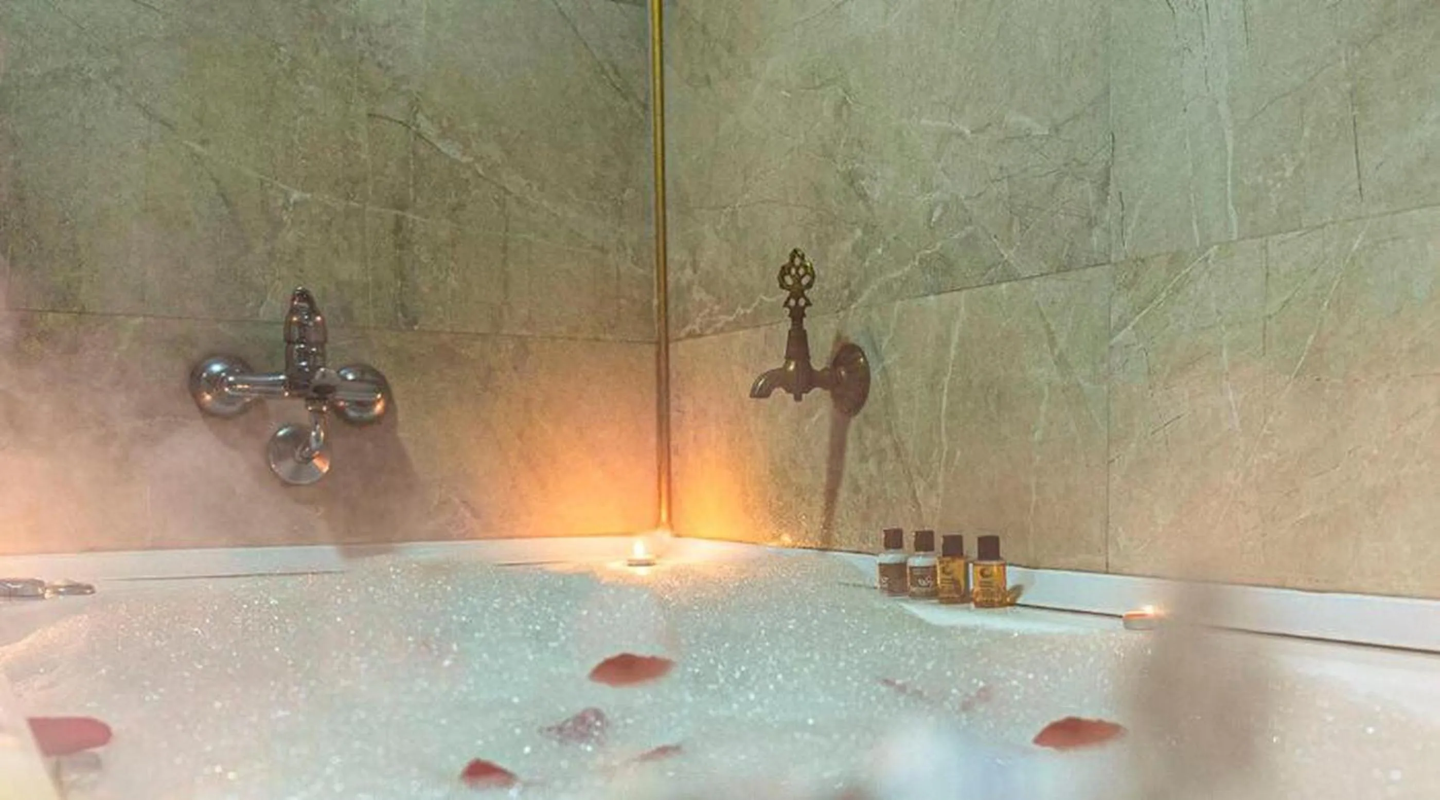 Bathroom in Sarot Termal Park Resort & Spa - Halal Hotel