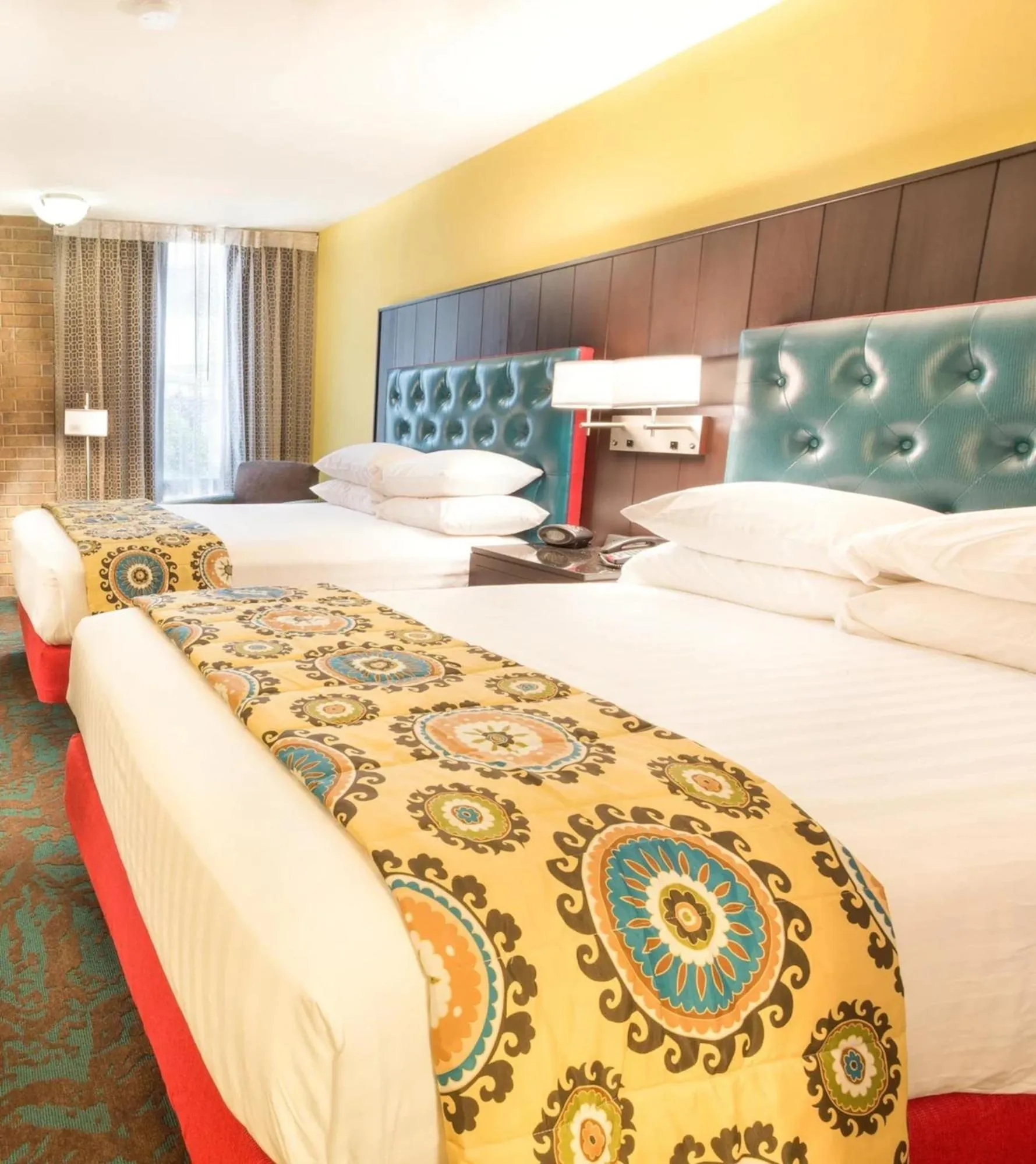 Bed in Heritage Inn & Suites San Antonio Airport, Trademark Wyndham