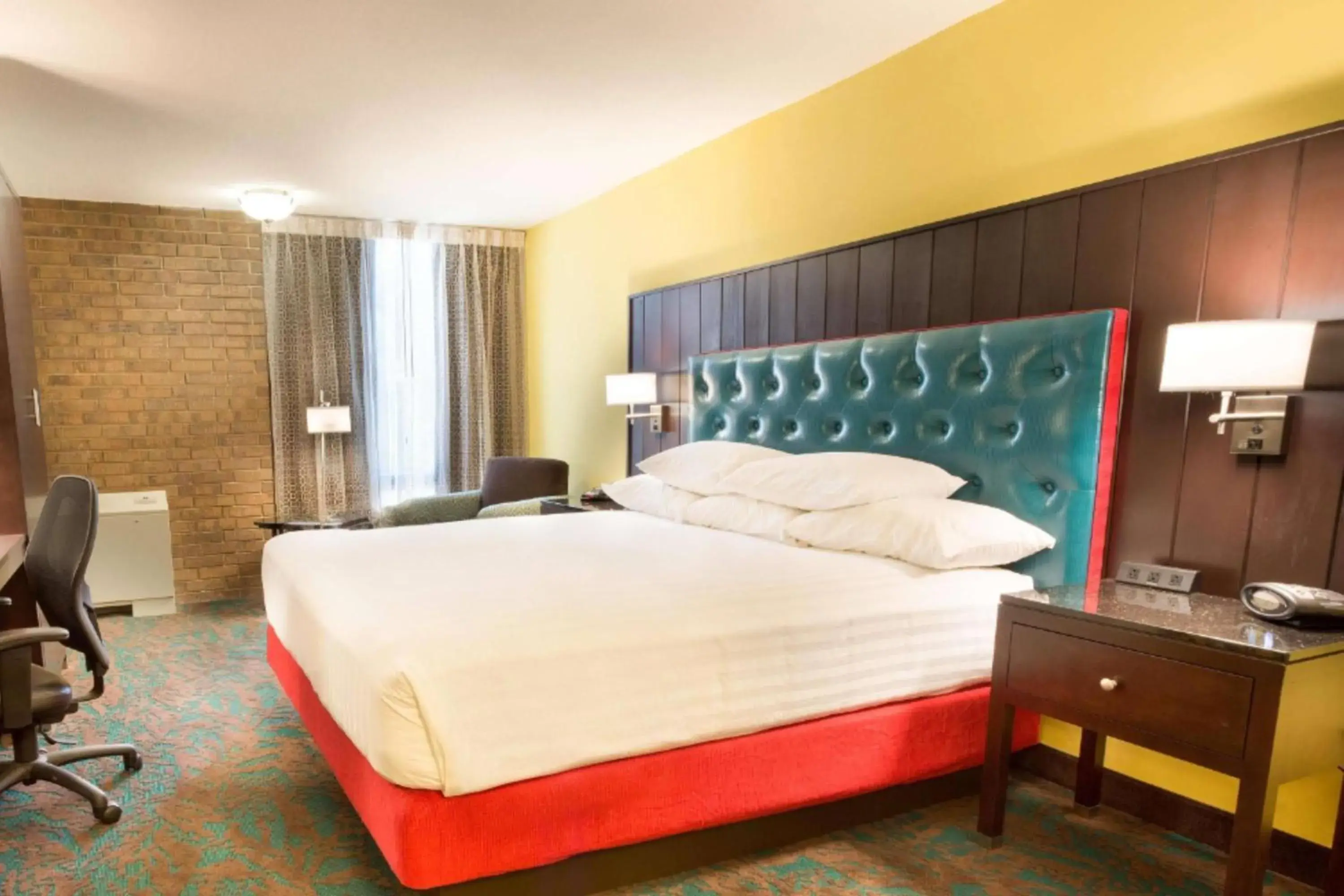 Bed in Heritage Inn & Suites San Antonio Airport, Trademark Wyndham Bed in Heritage Inn & Suites San Antonio Airport, Trademark Wyndham