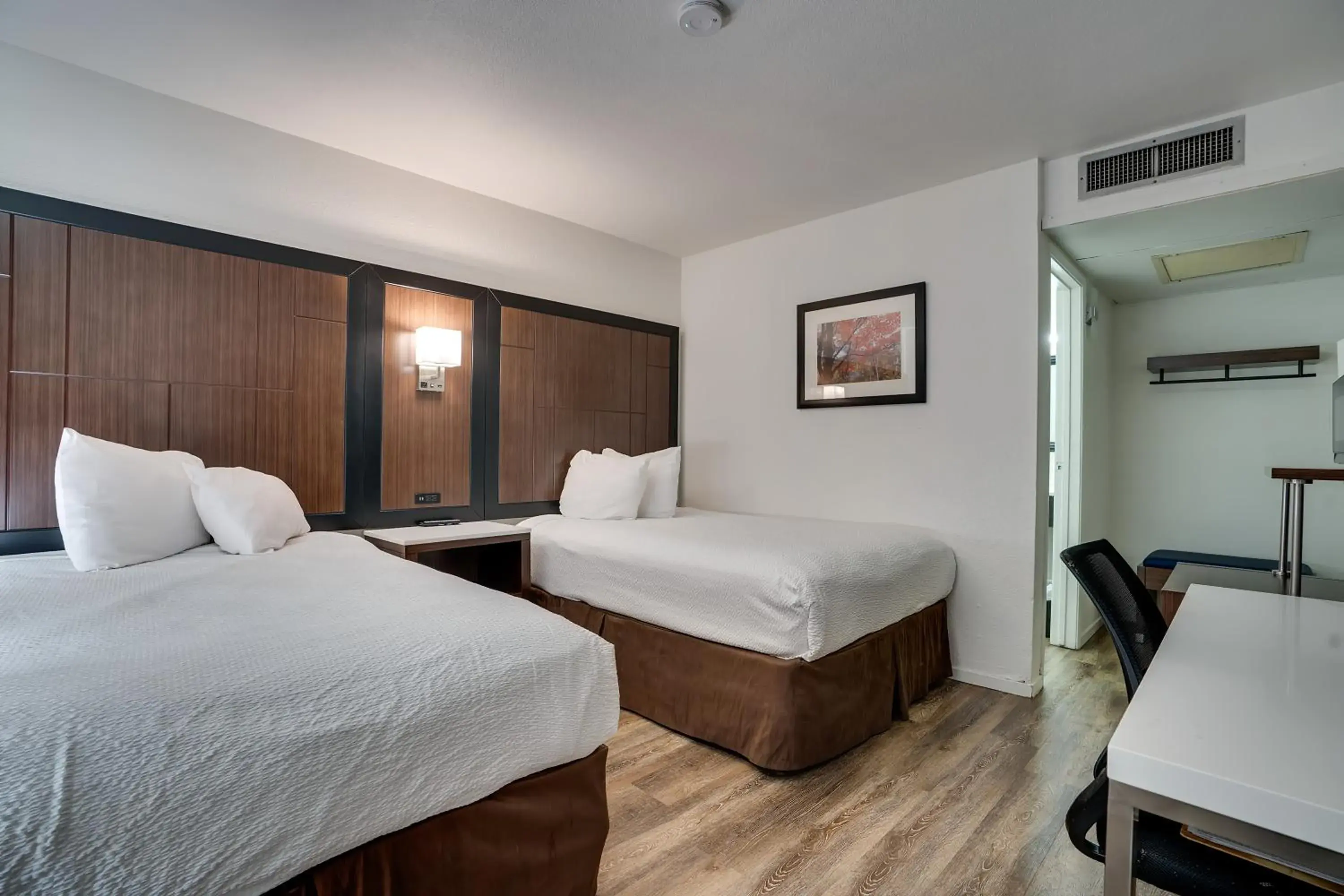 Quadruple Room - Smoking in Econo Lodge Stockton near I-5 Fairgrounds Quadruple Room - Smoking in Econo Lodge Stockton near I-5 Fairgrounds