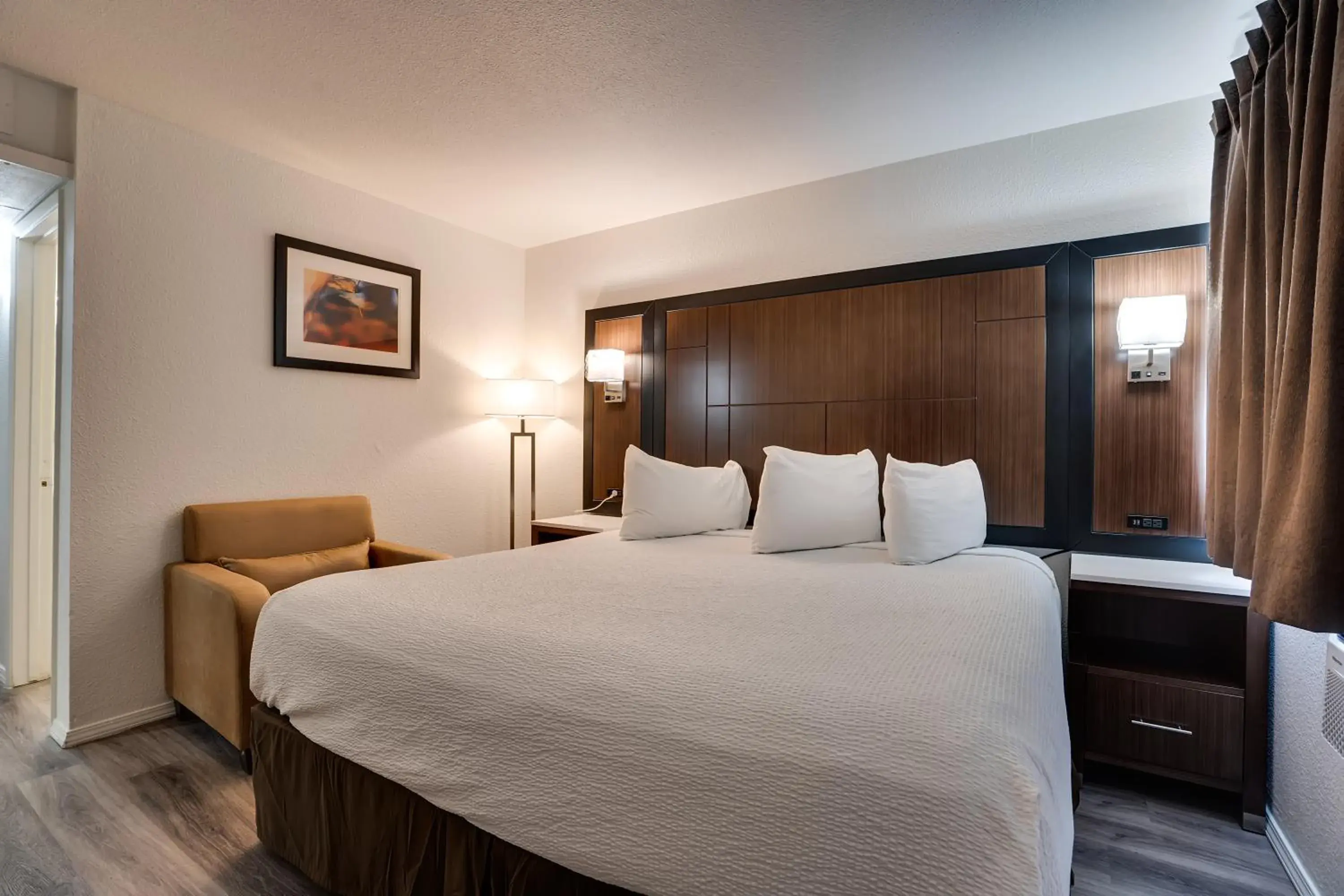 King Room - Non Smoking in Econo Lodge Stockton near I-5 Fairgrounds King Room - Non Smoking in Econo Lodge Stockton near I-5 Fairgrounds