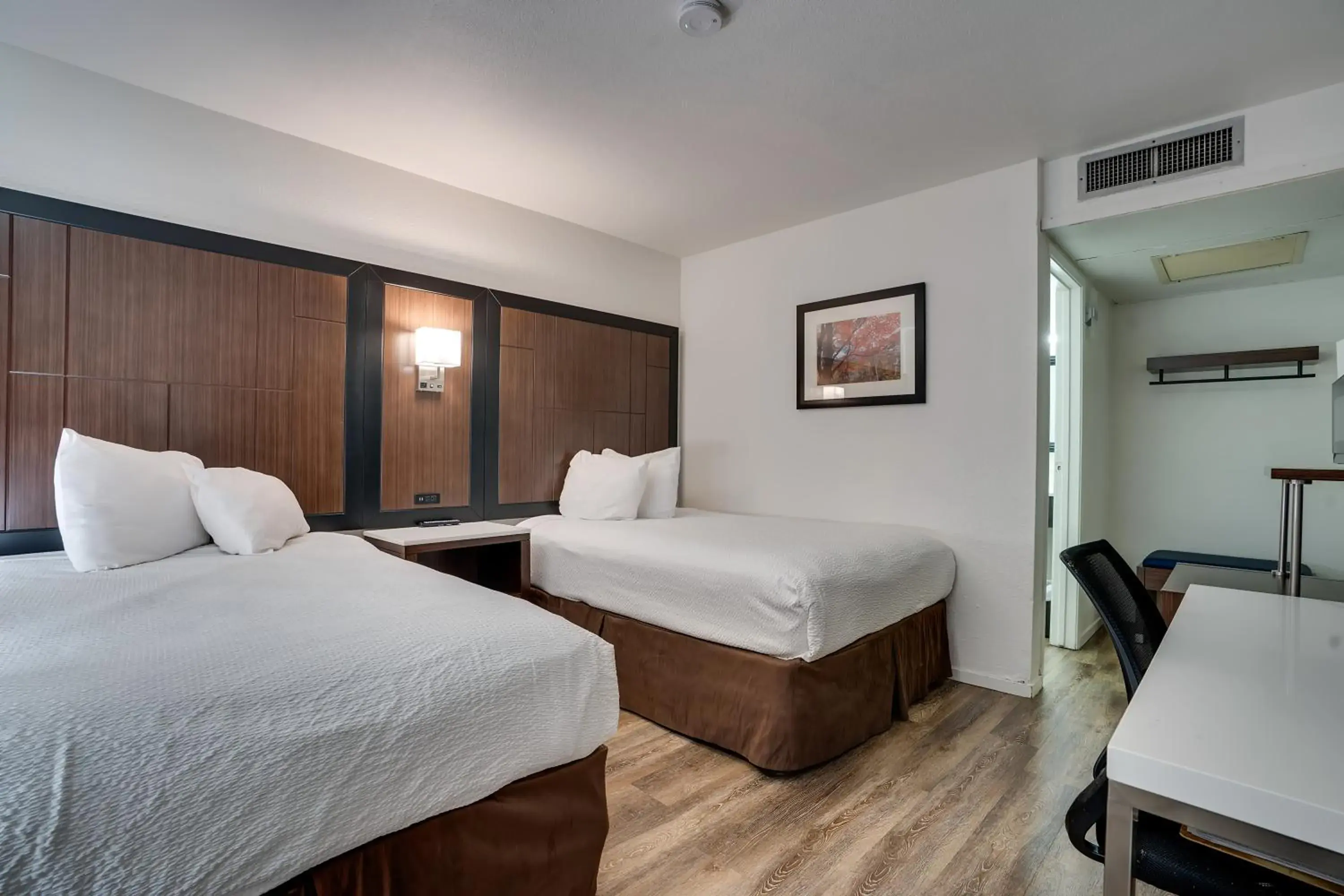 Quadruple Room - Non Smoking in Econo Lodge Stockton near I-5 Fairgrounds Quadruple Room - Non Smoking in Econo Lodge Stockton near I-5 Fairgrounds