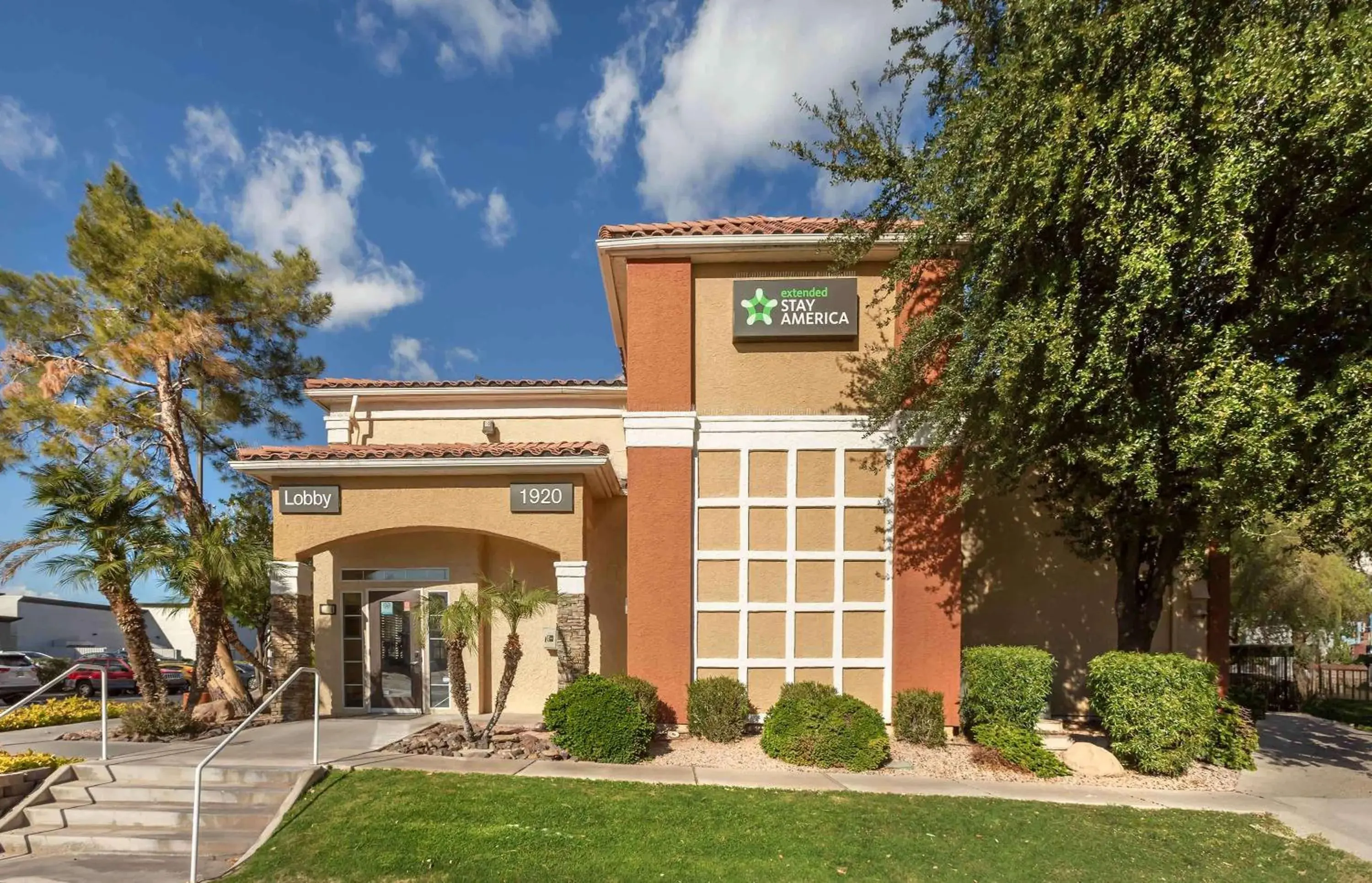 Property building in Extended Stay America Select Suites - Phoenix - Mesa - West Property building in Extended Stay America Select Suites - Phoenix - Mesa - West