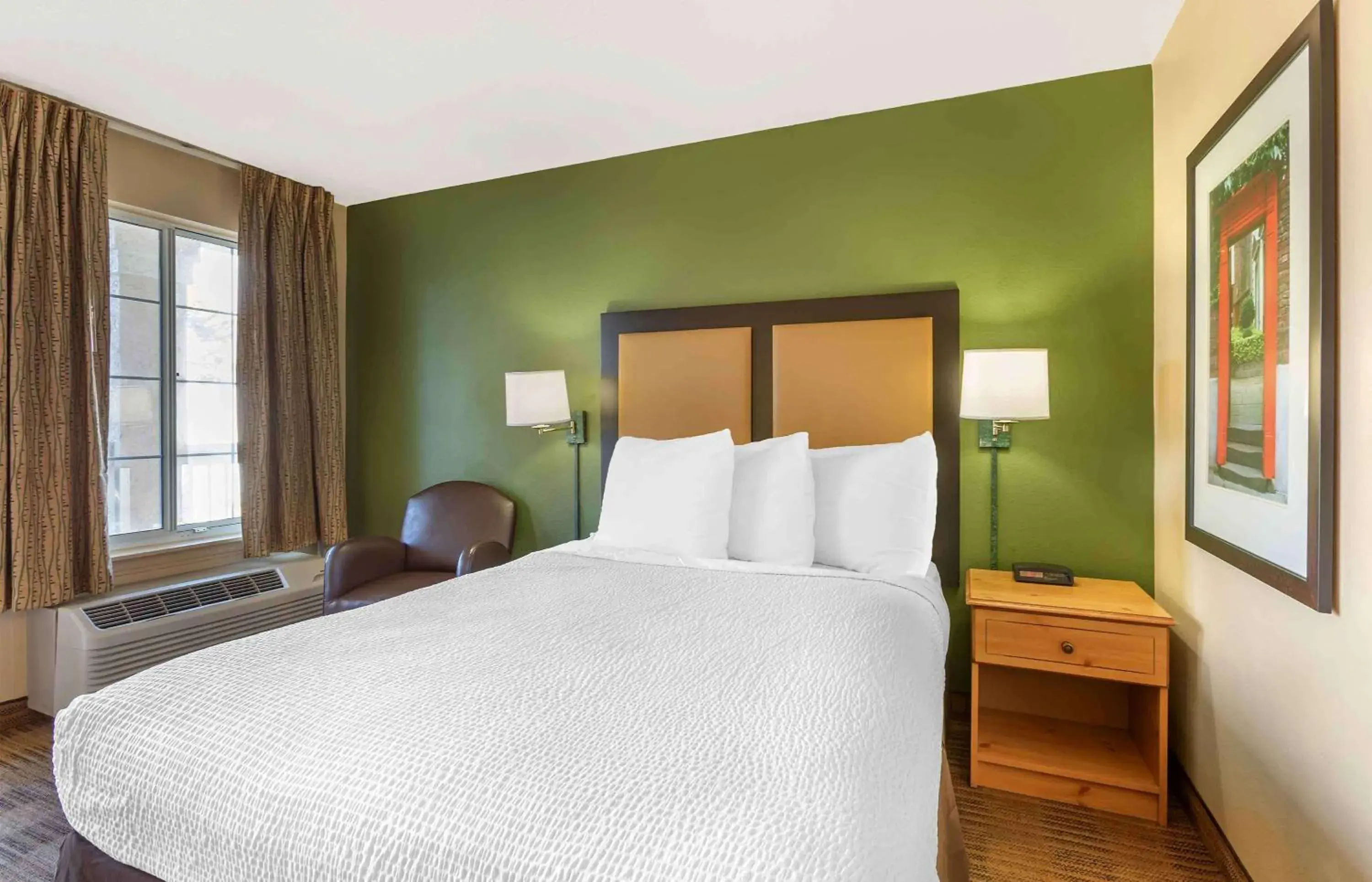 Bedroom, Bed in Extended Stay America Select Suites - Phoenix - Mesa - West Bedroom, Bed in Extended Stay America Select Suites - Phoenix - Mesa - West
