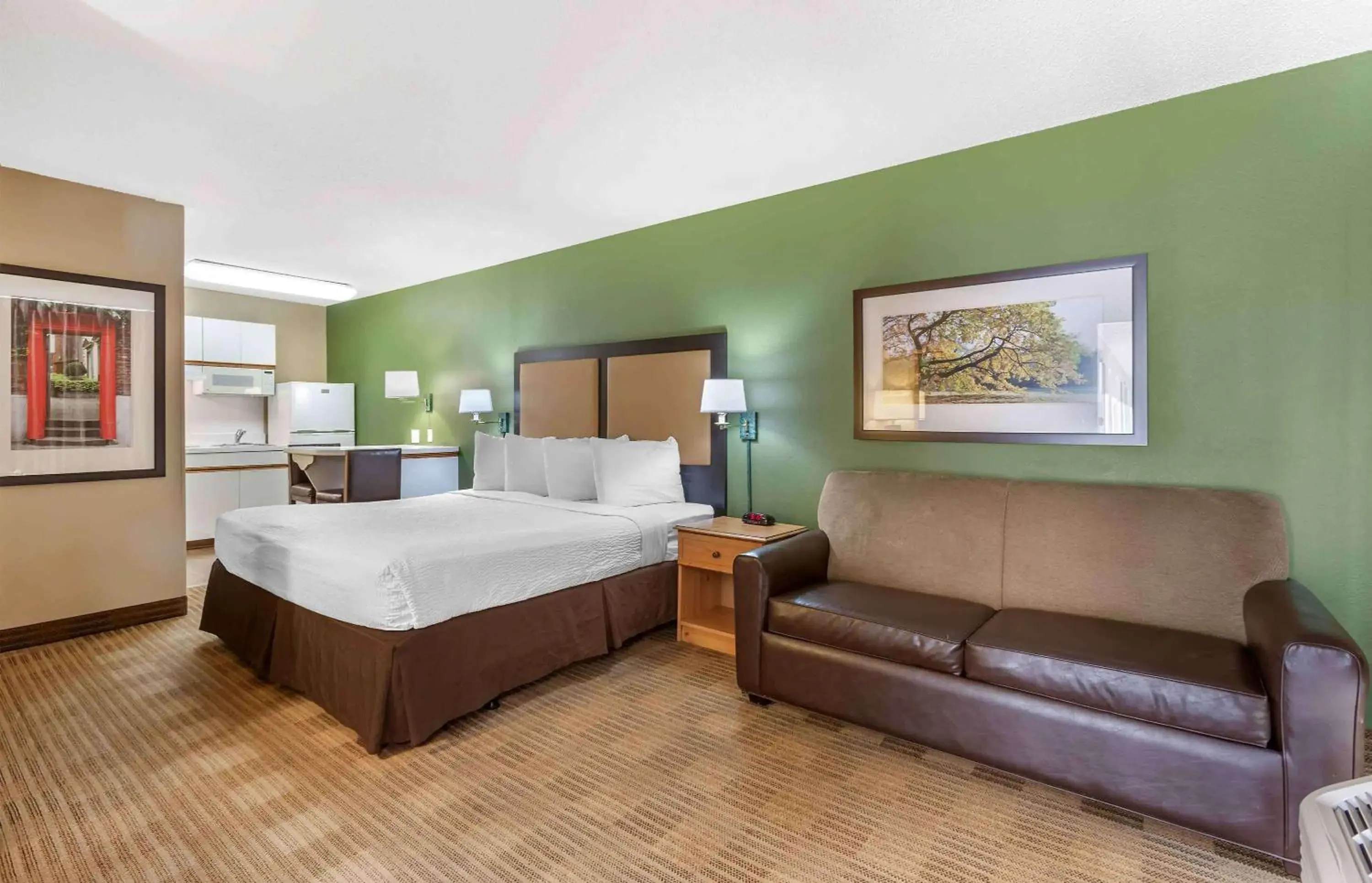 Bedroom, Bed in Extended Stay America Select Suites - Phoenix - Mesa - West Bedroom, Bed in Extended Stay America Select Suites - Phoenix - Mesa - West