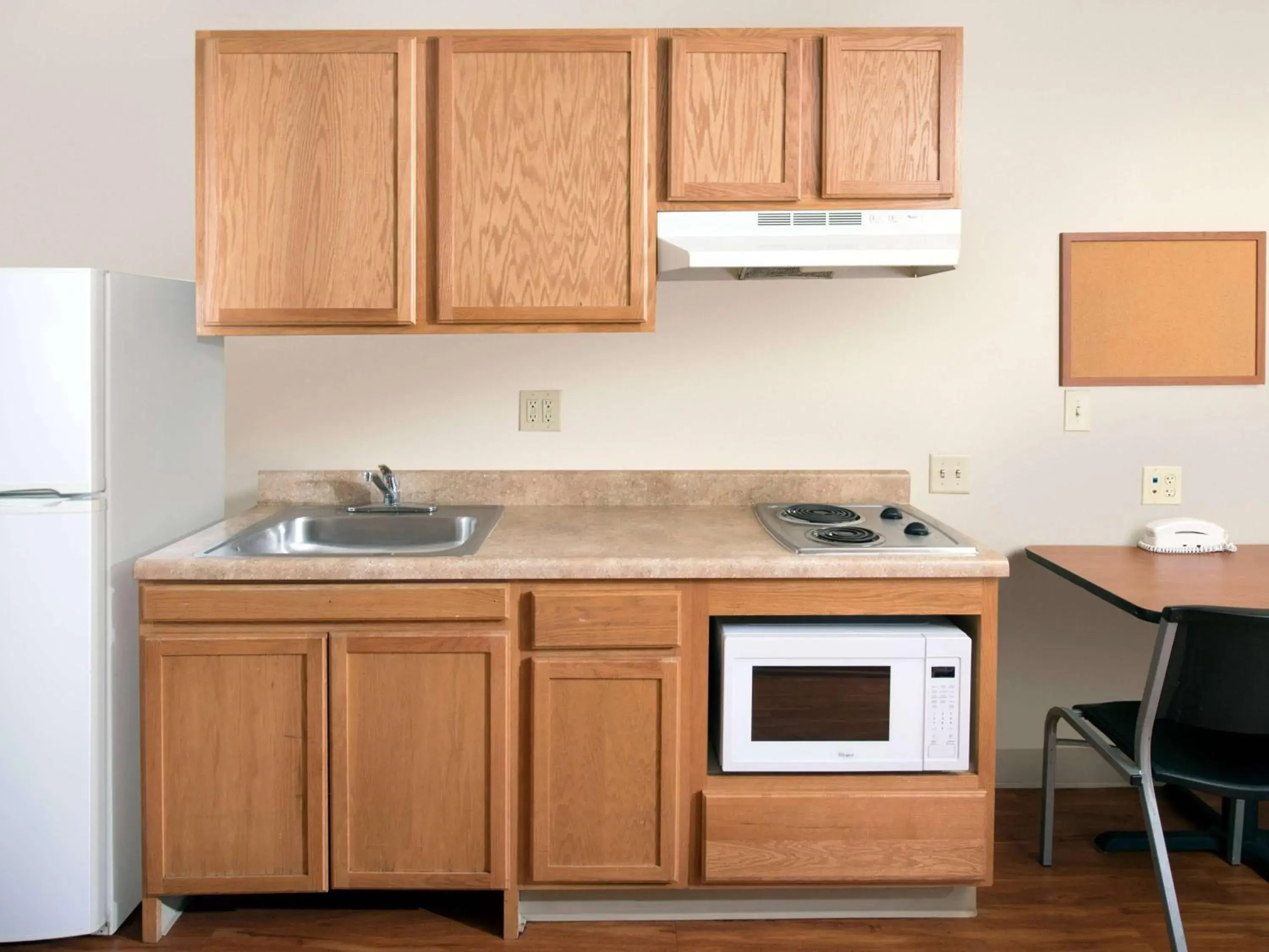 Bedroom, Kitchen/Kitchenette in Extended Stay America Select Suites - Shreveport - Bossier City