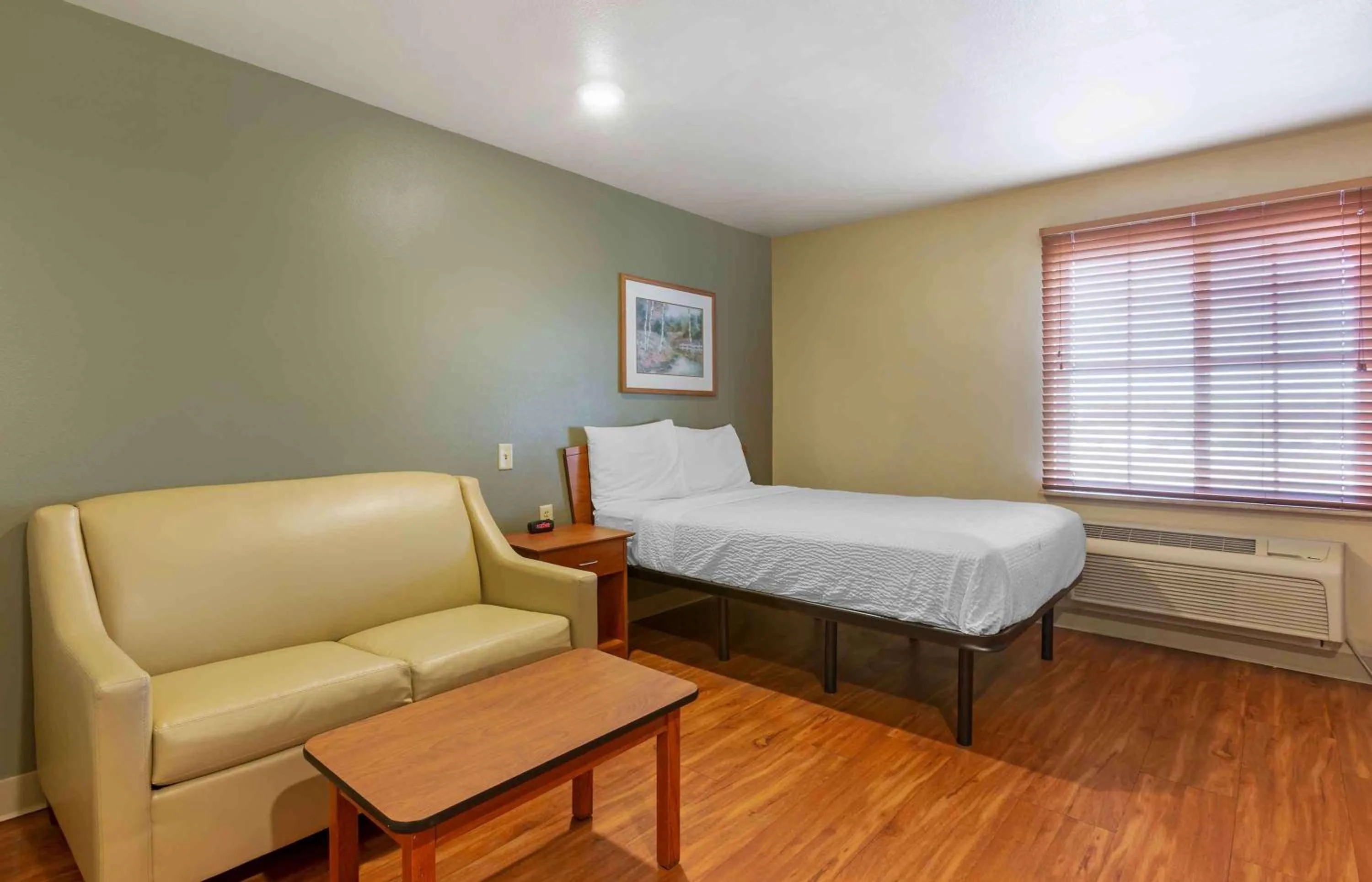 Bedroom in Extended Stay America Select Suites - Shreveport - Bossier City
