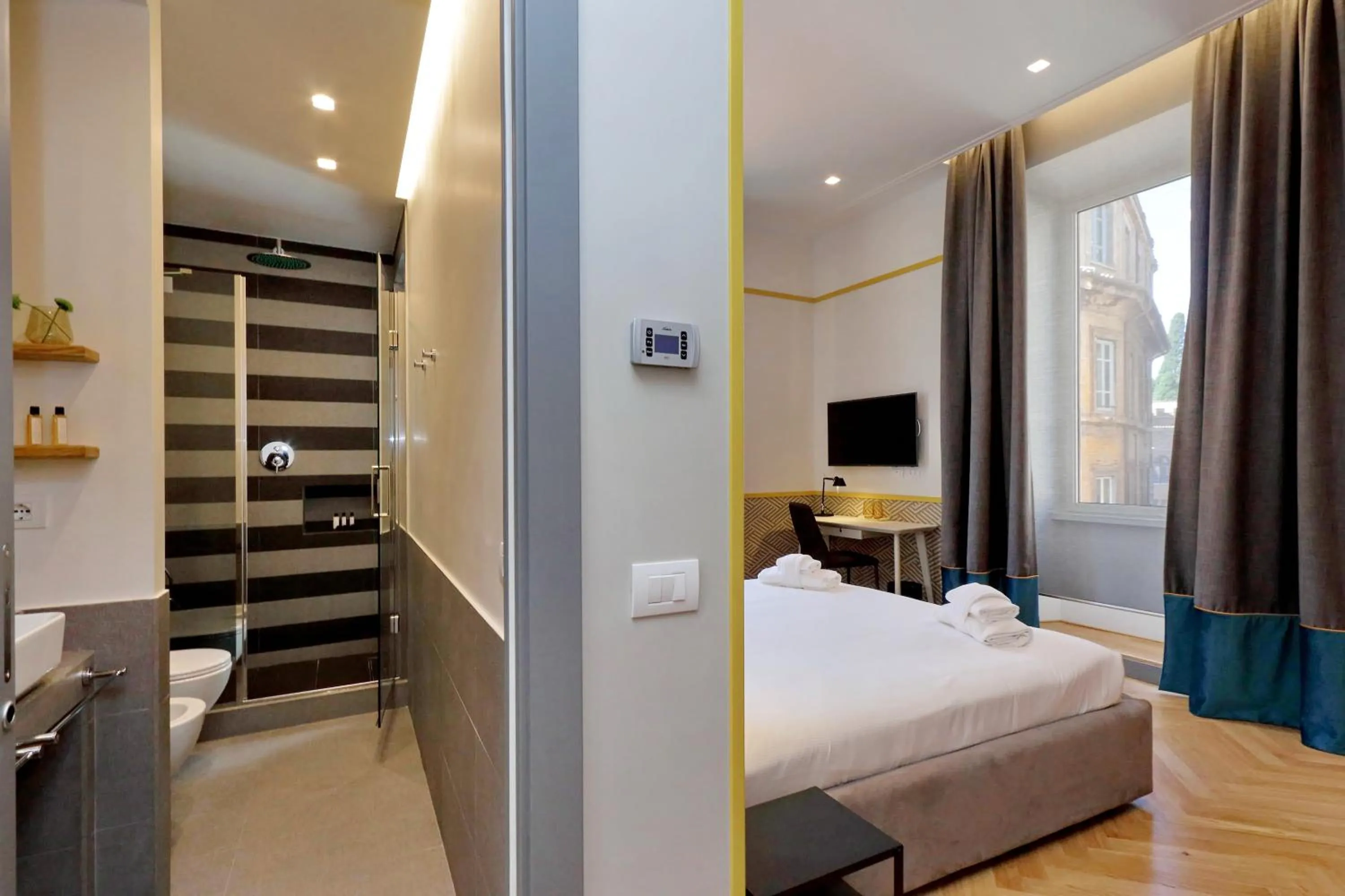 Bed in Roma Five Suites