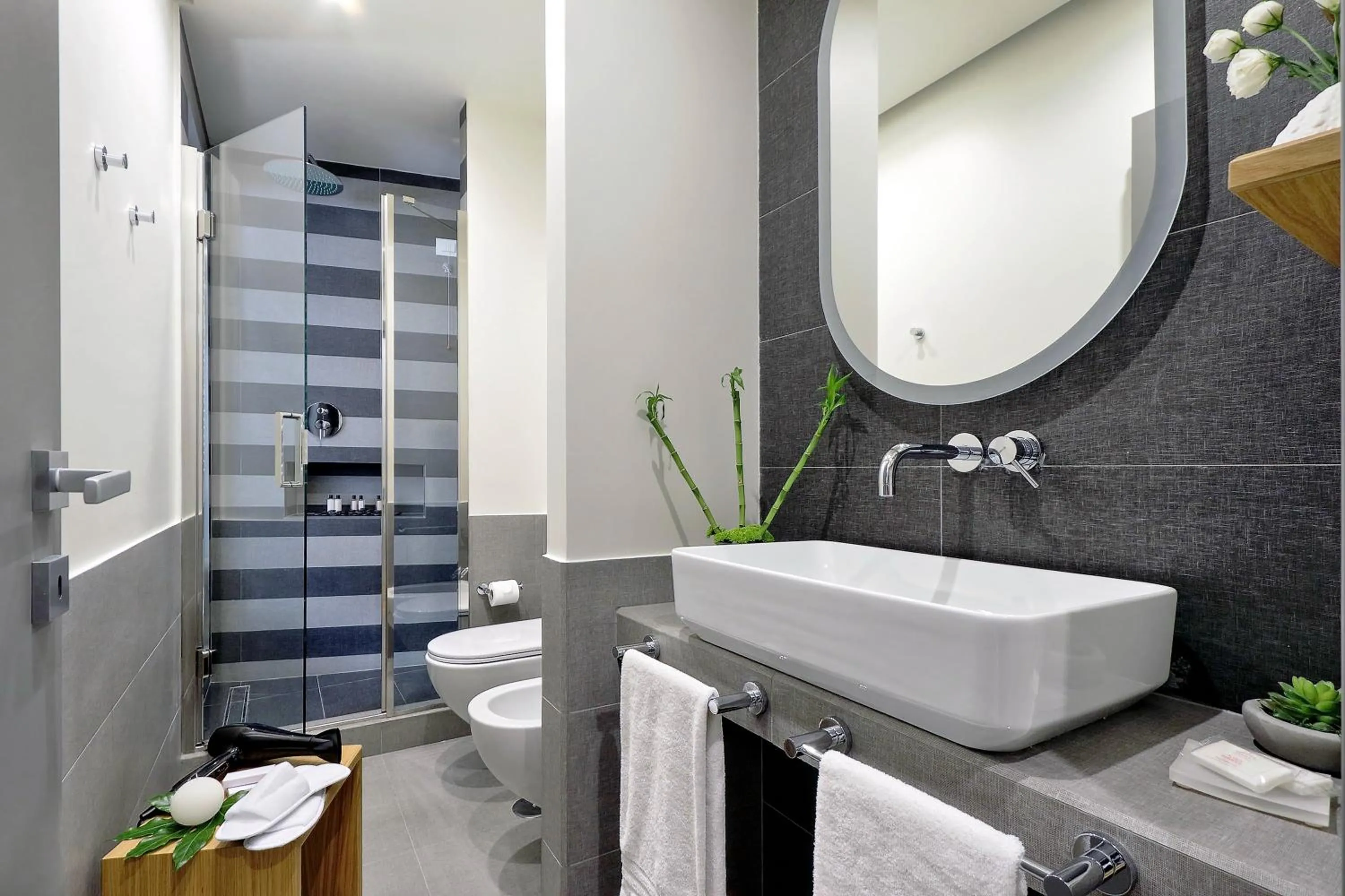 Shower in Roma Five Suites