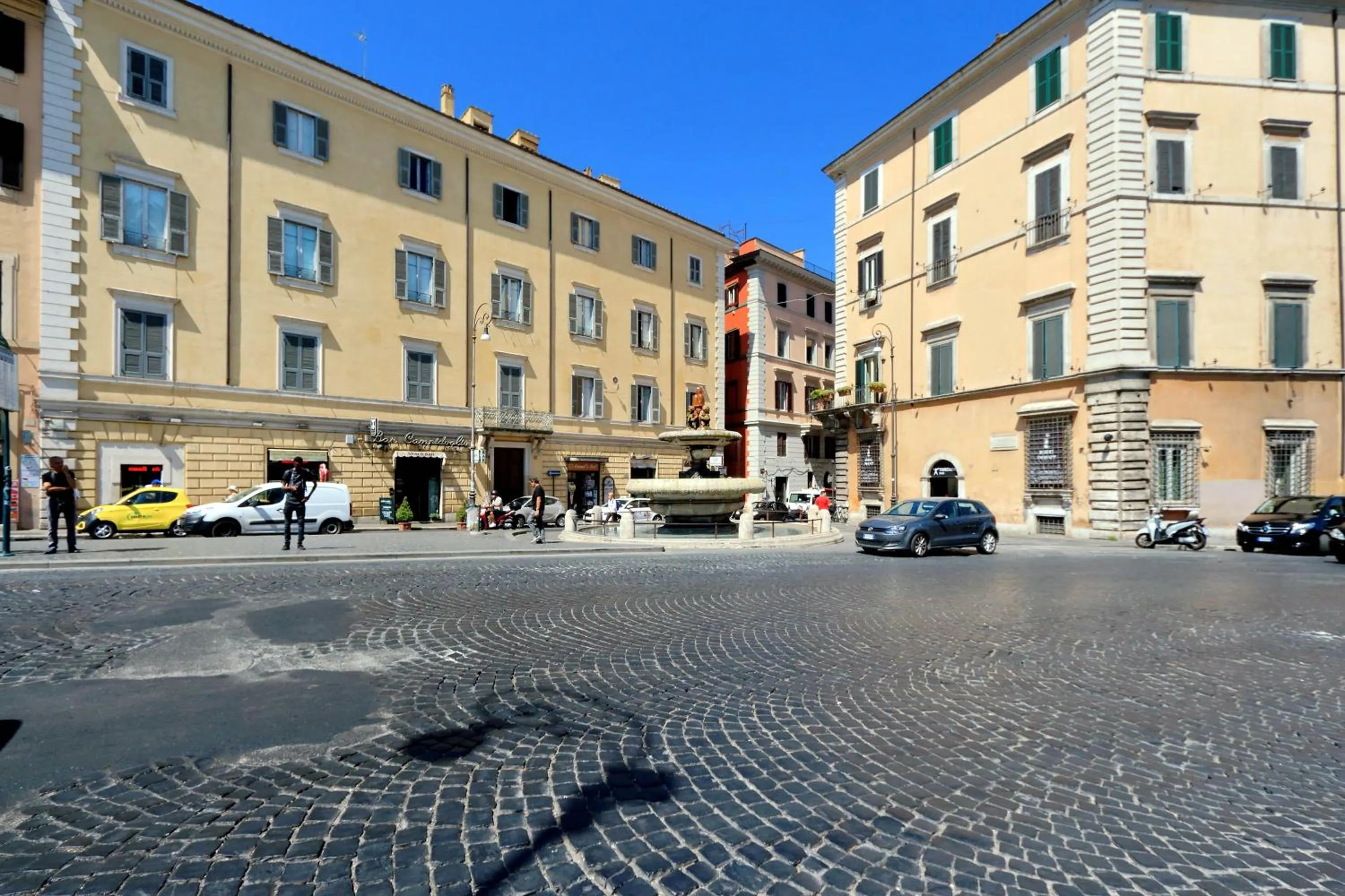 Property building in Roma Five Suites