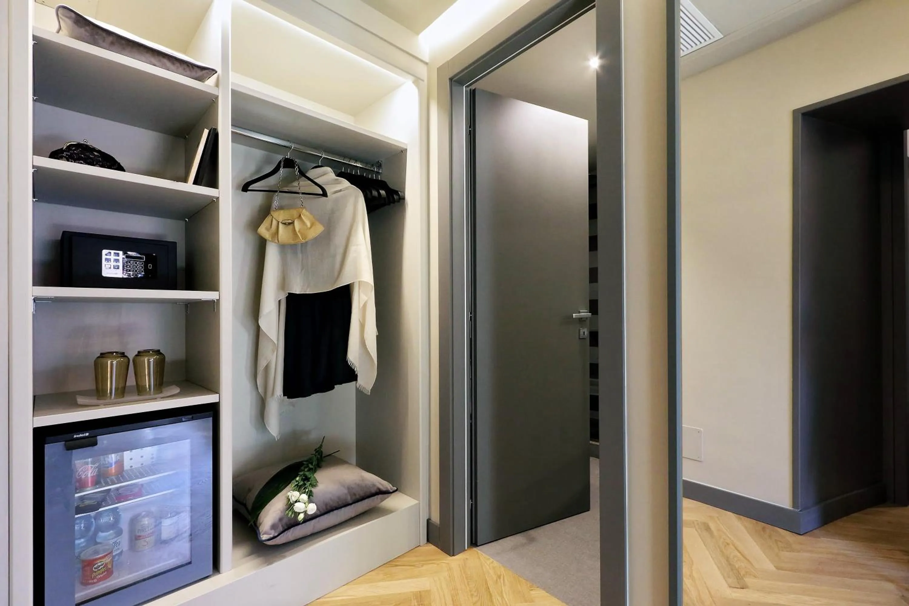 Area and facilities in Roma Five Suites